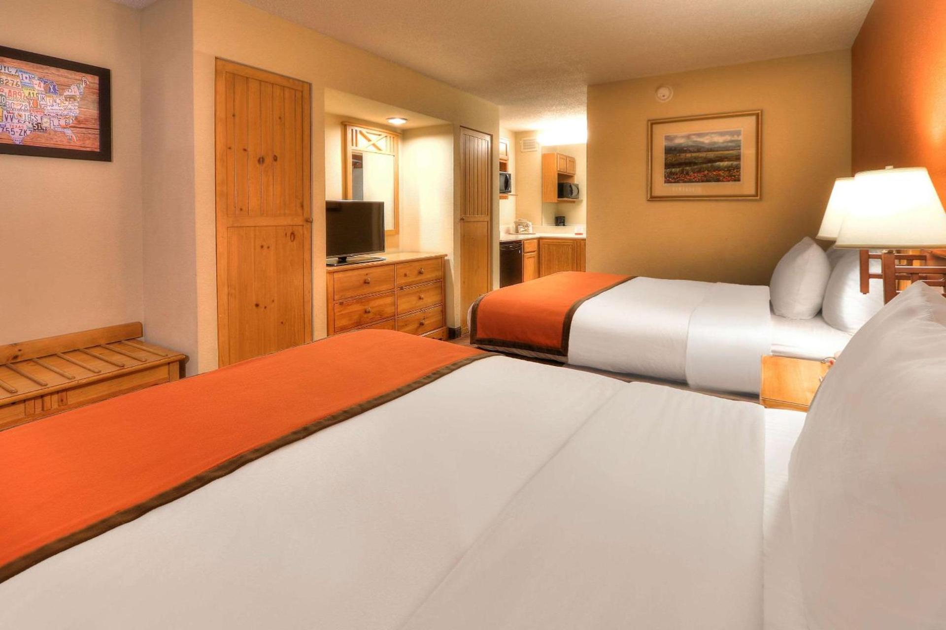 Econo Lodge Pigeon Forge Riverside photo 36