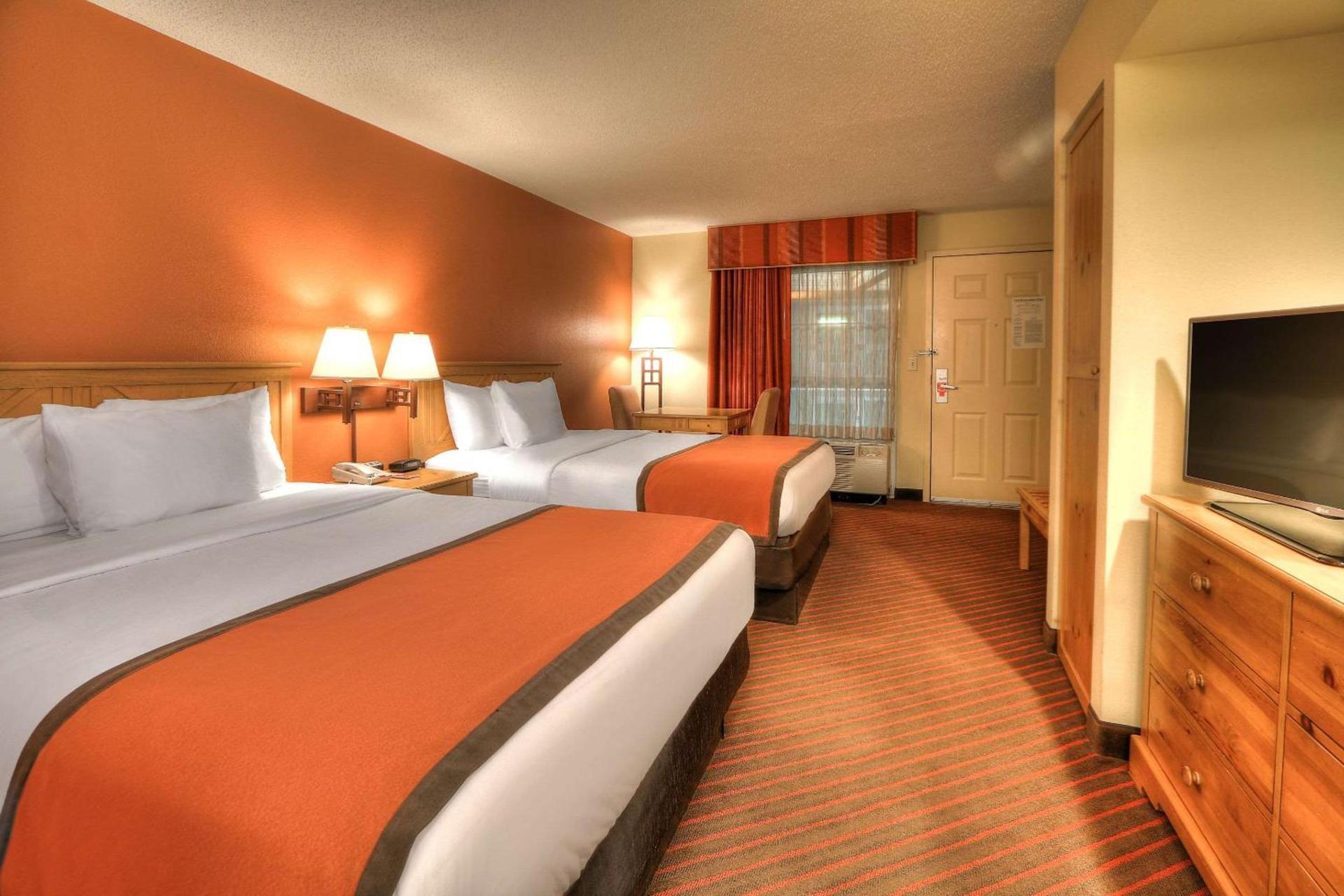 Econo Lodge Pigeon Forge Riverside photo 37