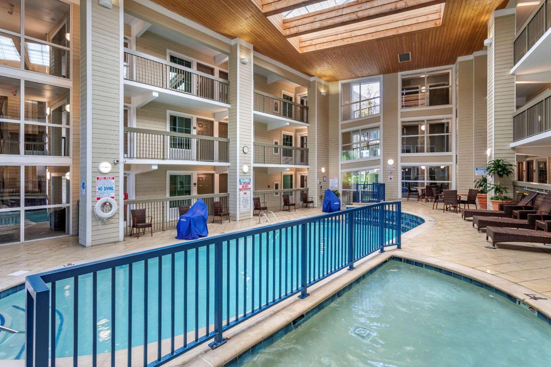 Econo Lodge Pigeon Forge Riverside photo 48