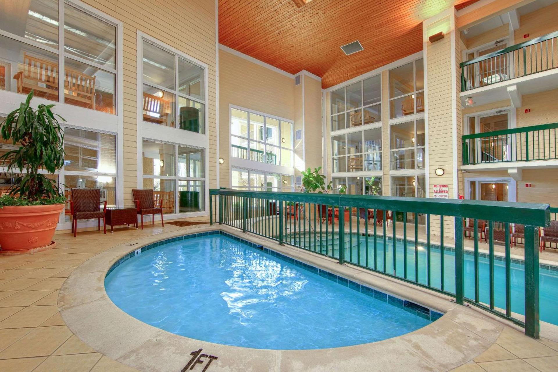 Econo Lodge Pigeon Forge Riverside photo 53