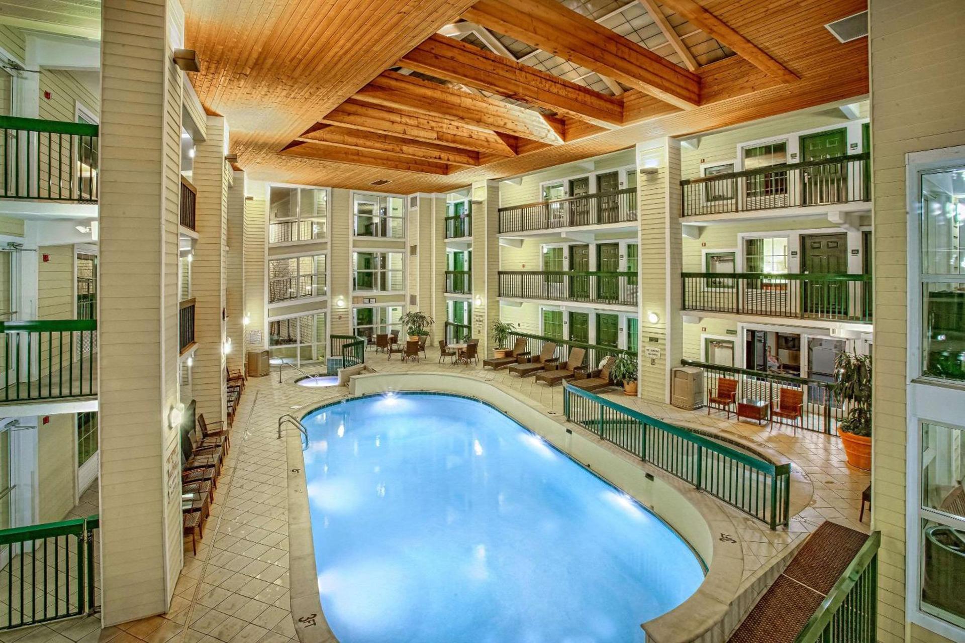 Econo Lodge Pigeon Forge Riverside photo 52