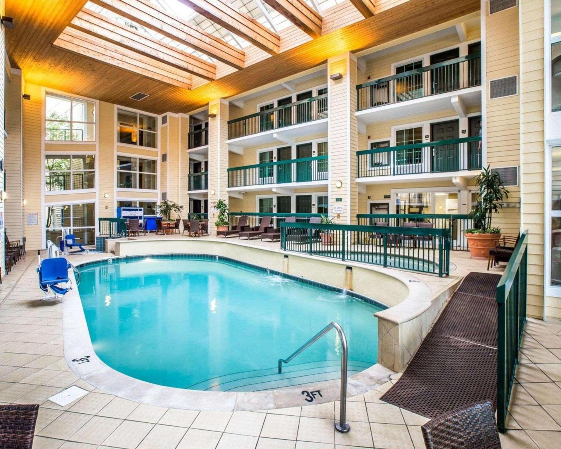 Econo Lodge Pigeon Forge Riverside photo 55