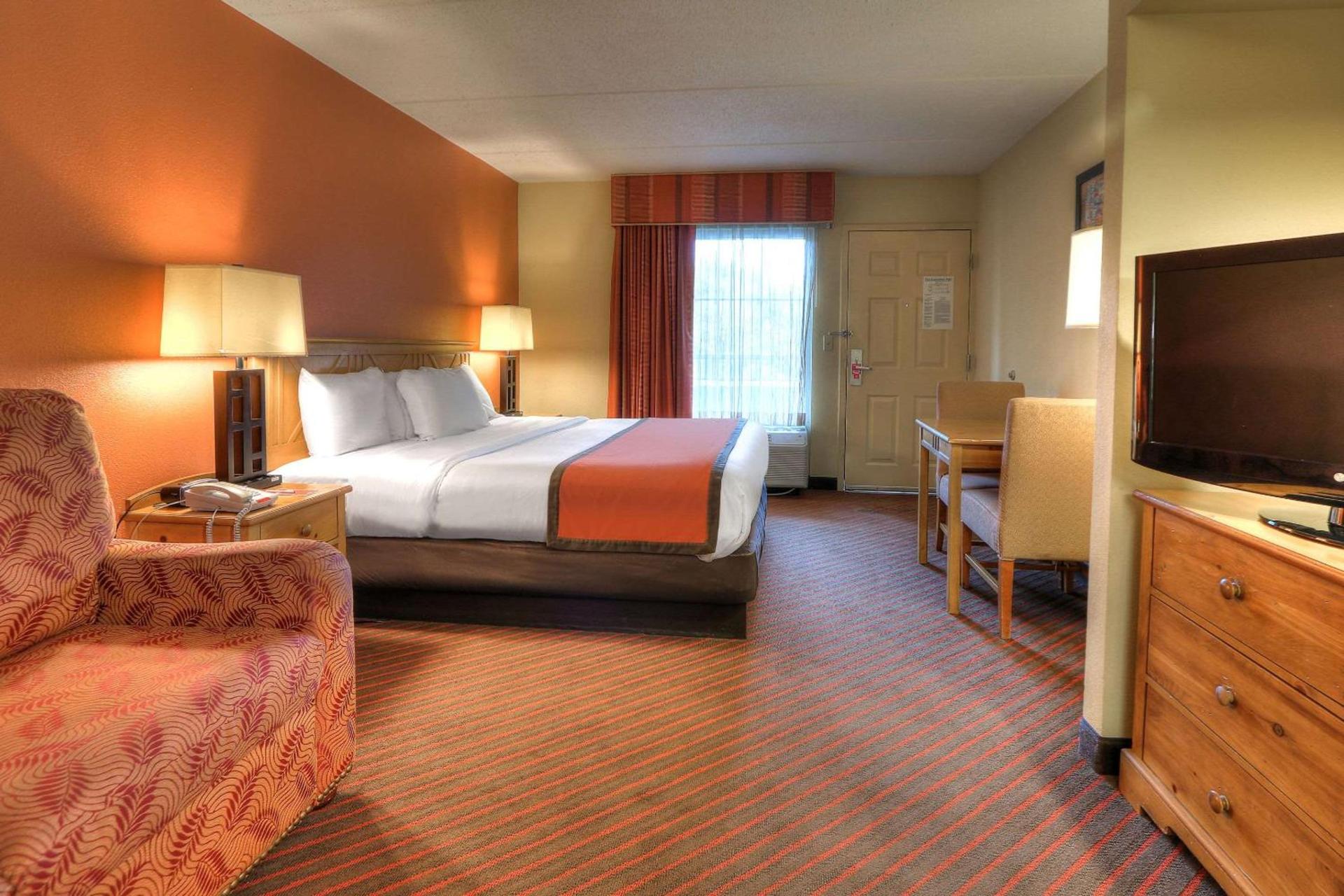 Econo Lodge Pigeon Forge Riverside photo 43