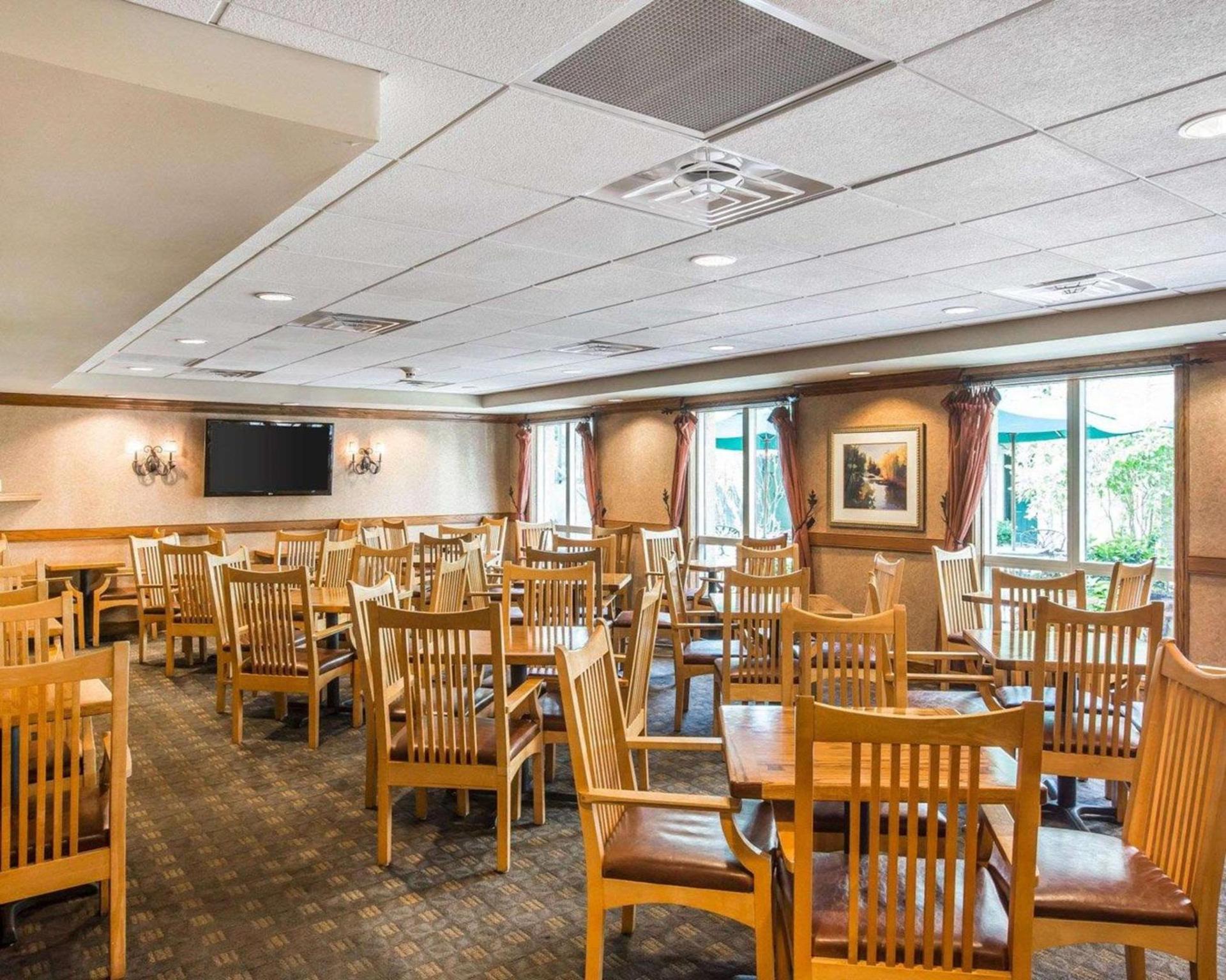 Econo Lodge Pigeon Forge Riverside photo 64