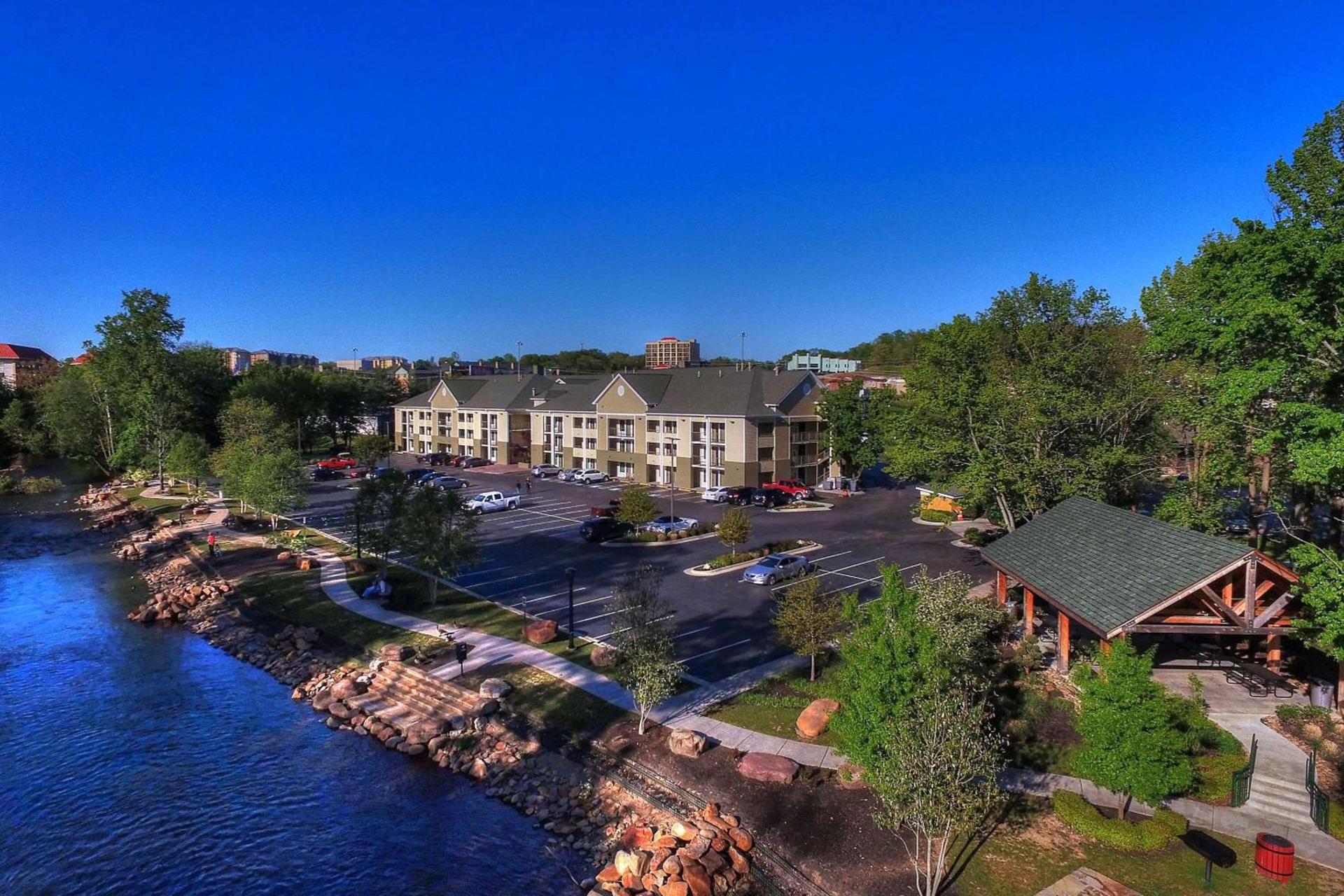 Econo Lodge Pigeon Forge Riverside photo 71