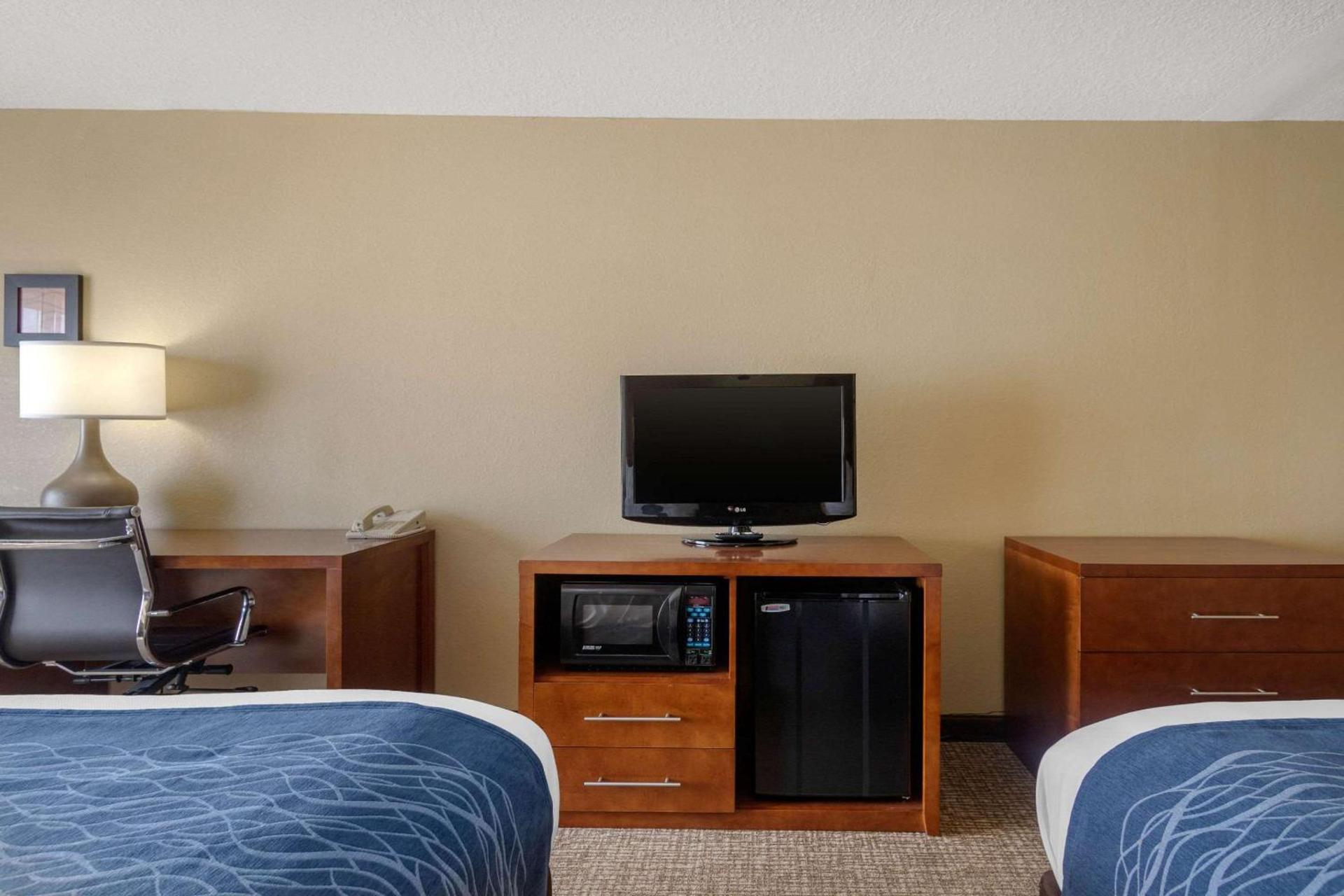 Comfort Inn & Suites Pittsburg KS photo 33