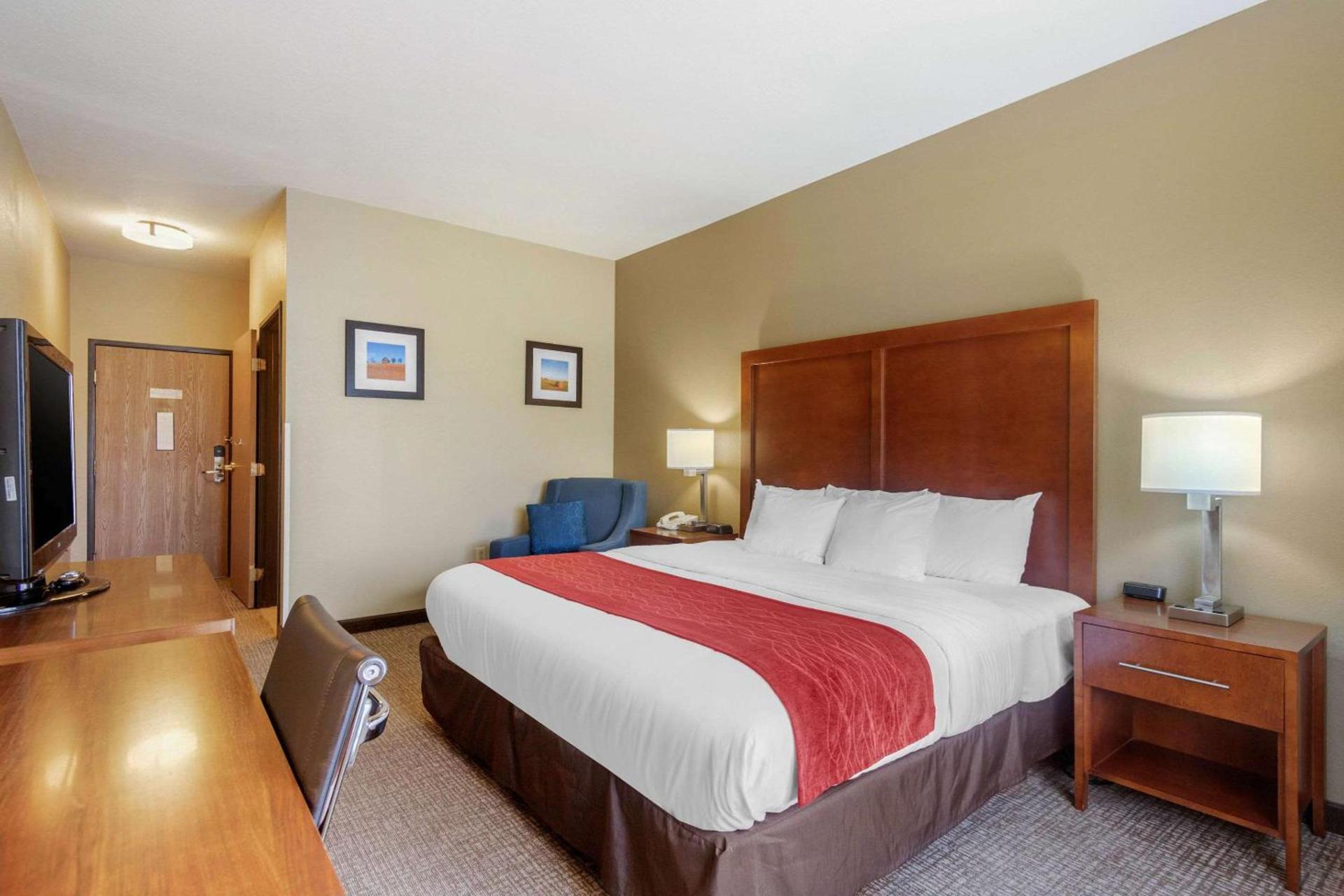Comfort Inn & Suites Pittsburg KS photo 13
