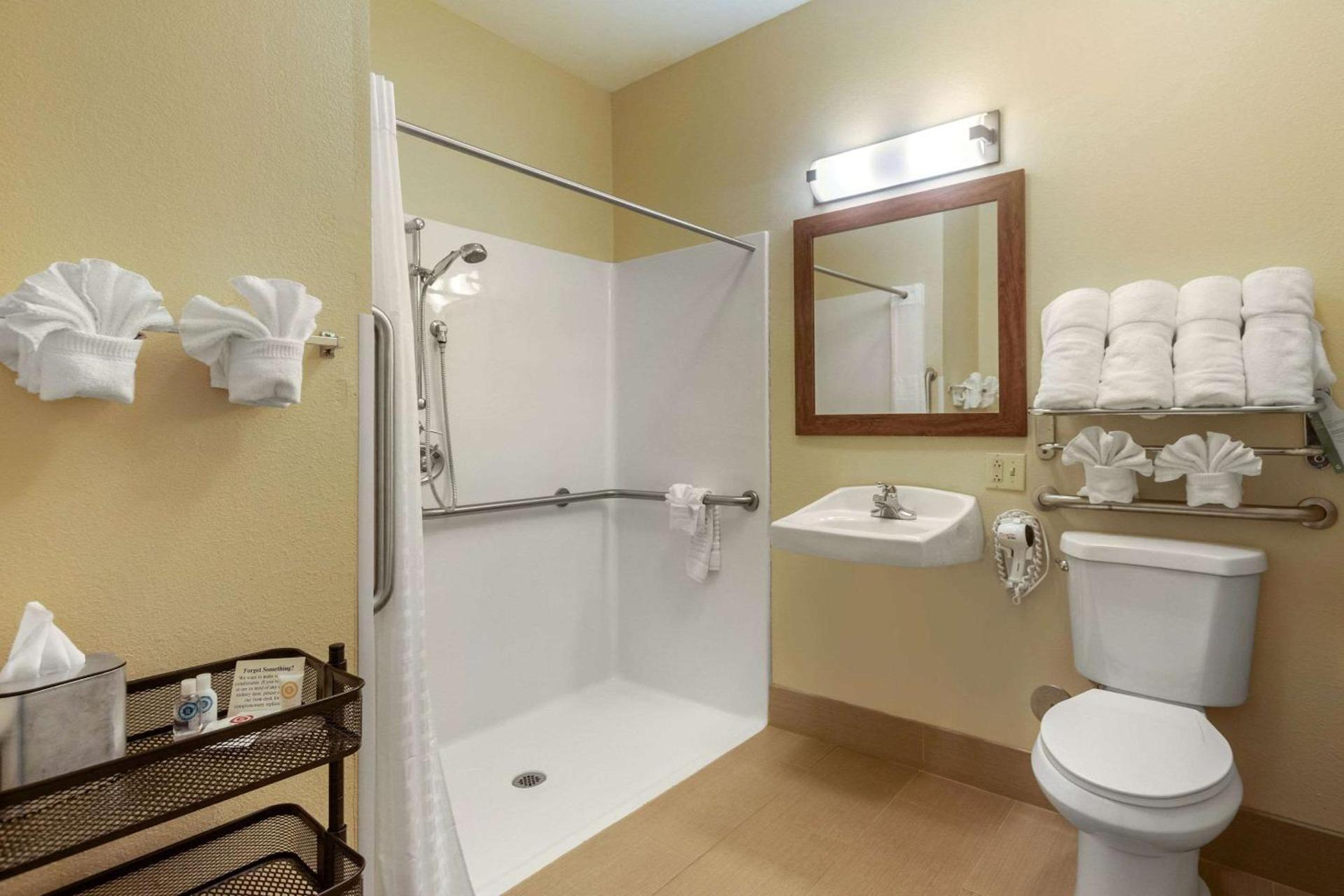 Comfort Inn & Suites Pittsburg KS photo 9