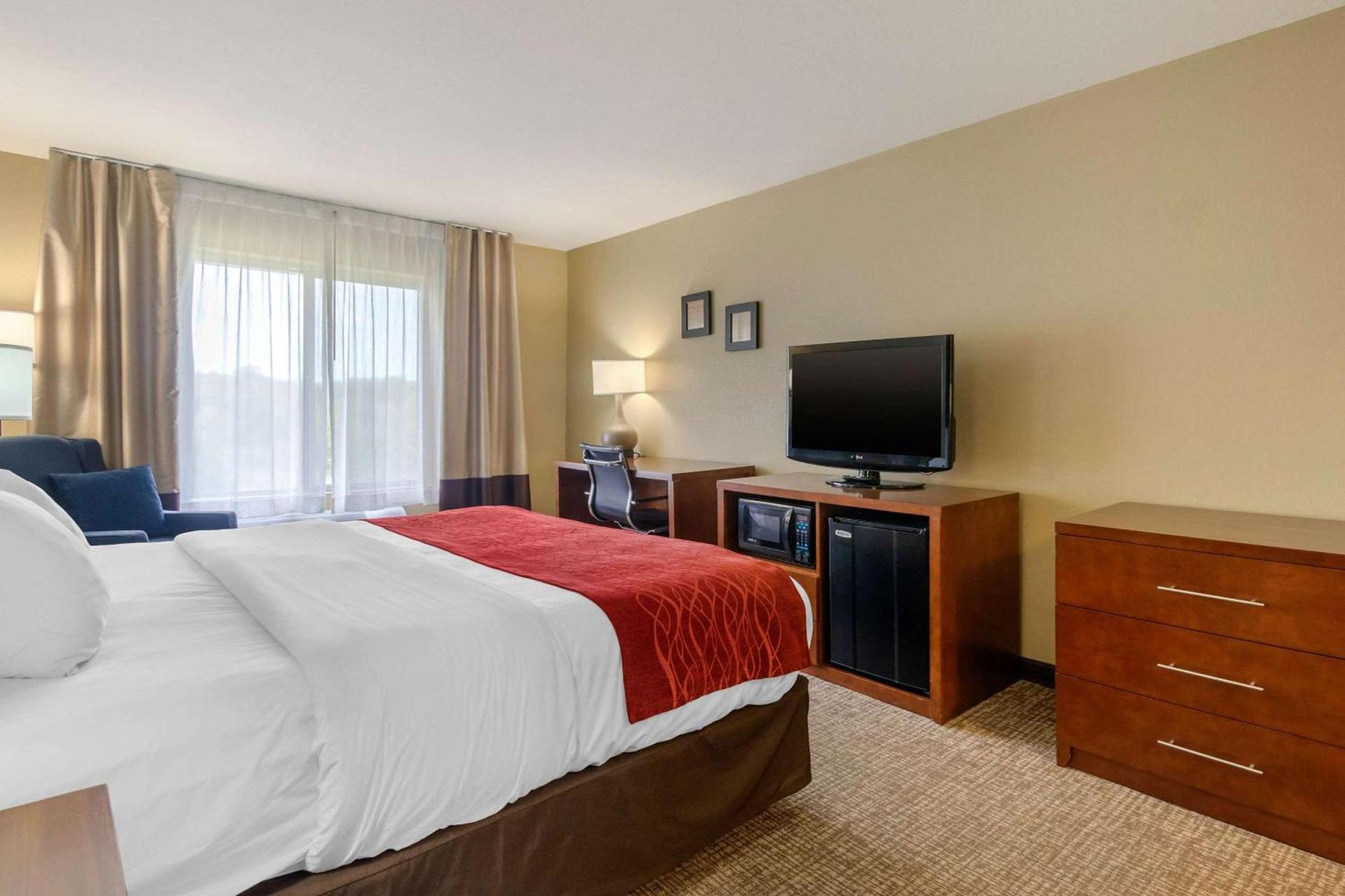 Comfort Inn & Suites Pittsburg KS photo 23