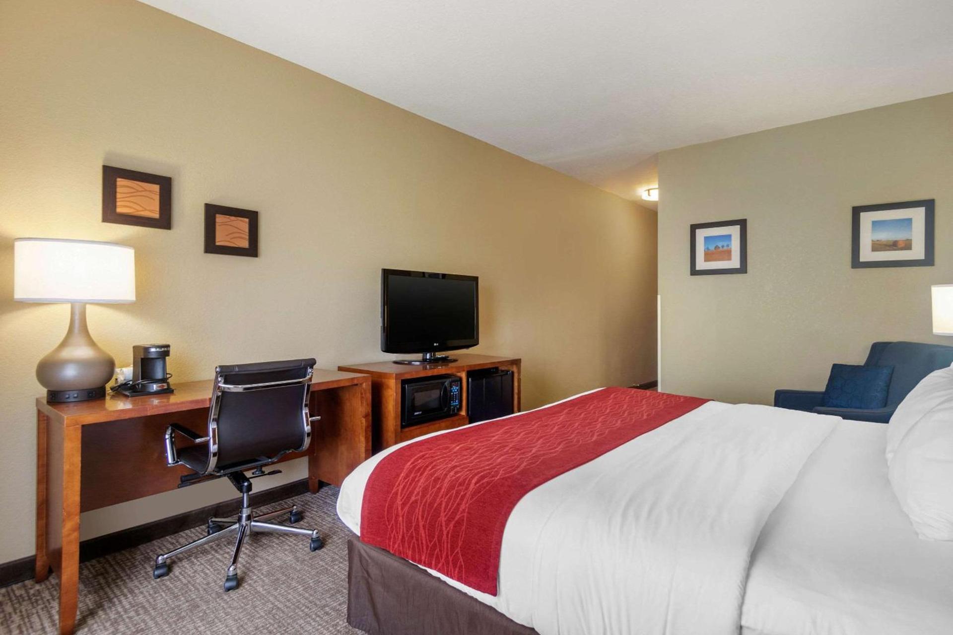 Comfort Inn & Suites Pittsburg KS photo 24