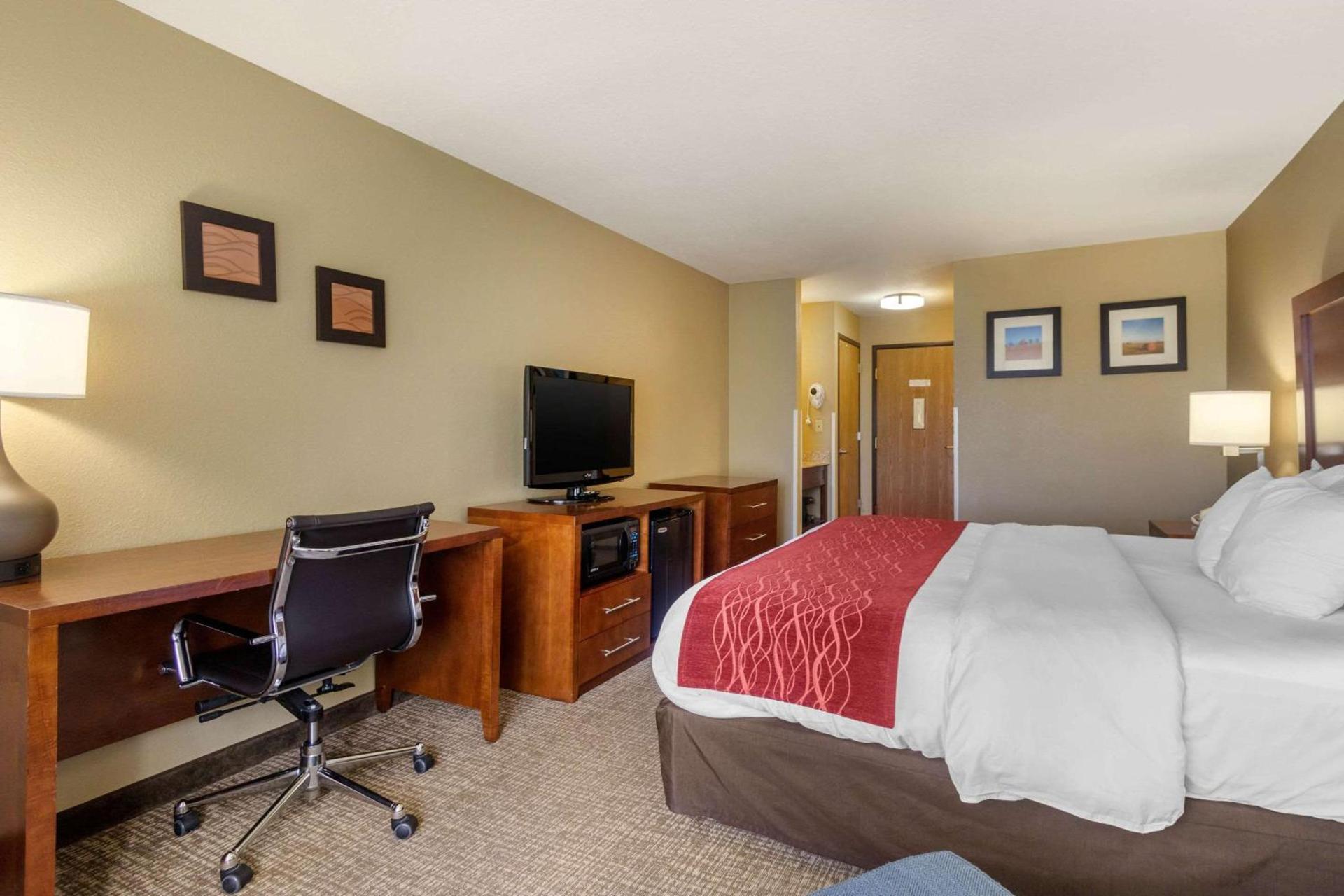 Comfort Inn & Suites Pittsburg KS photo 2