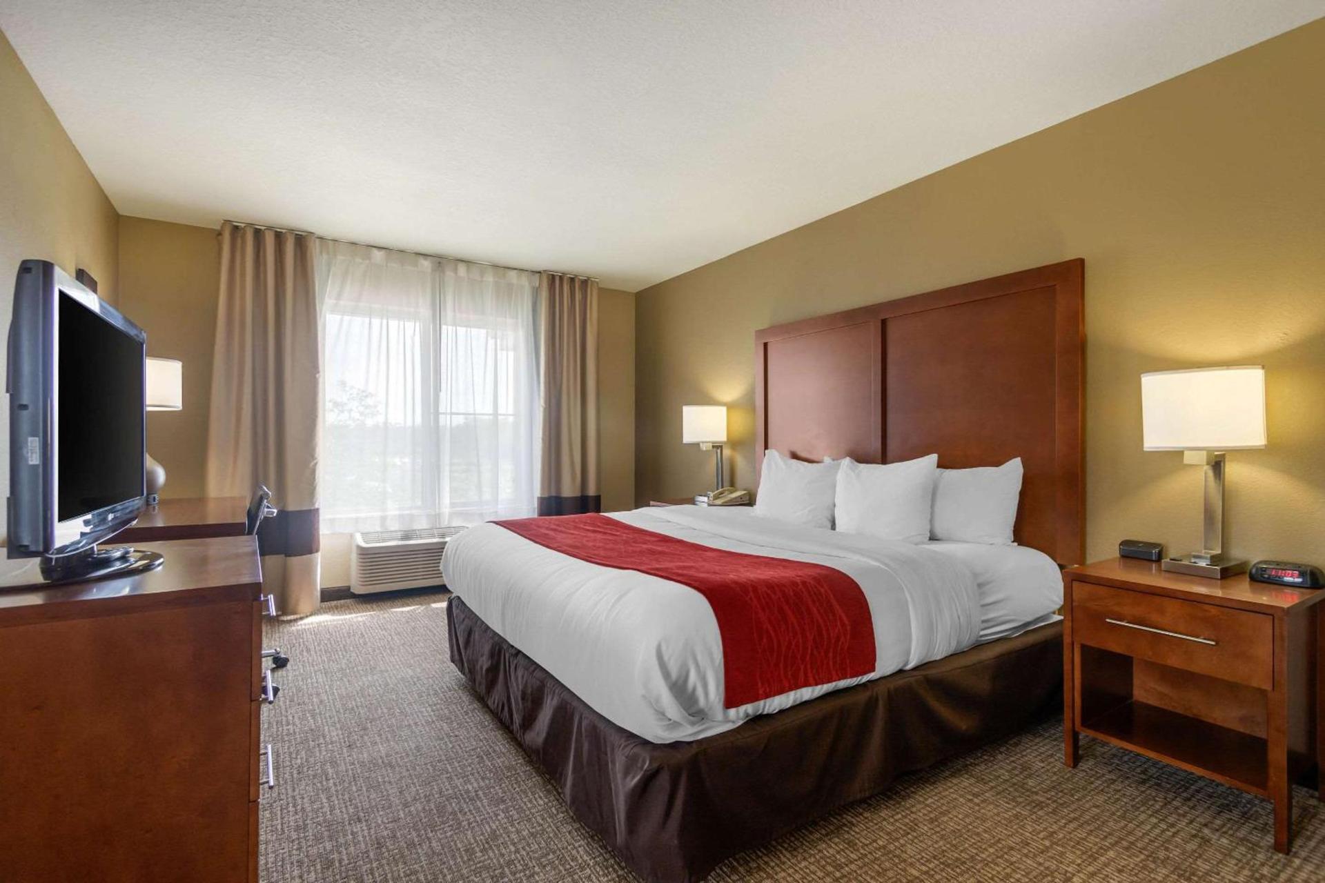 Comfort Inn & Suites Pittsburg KS photo 16