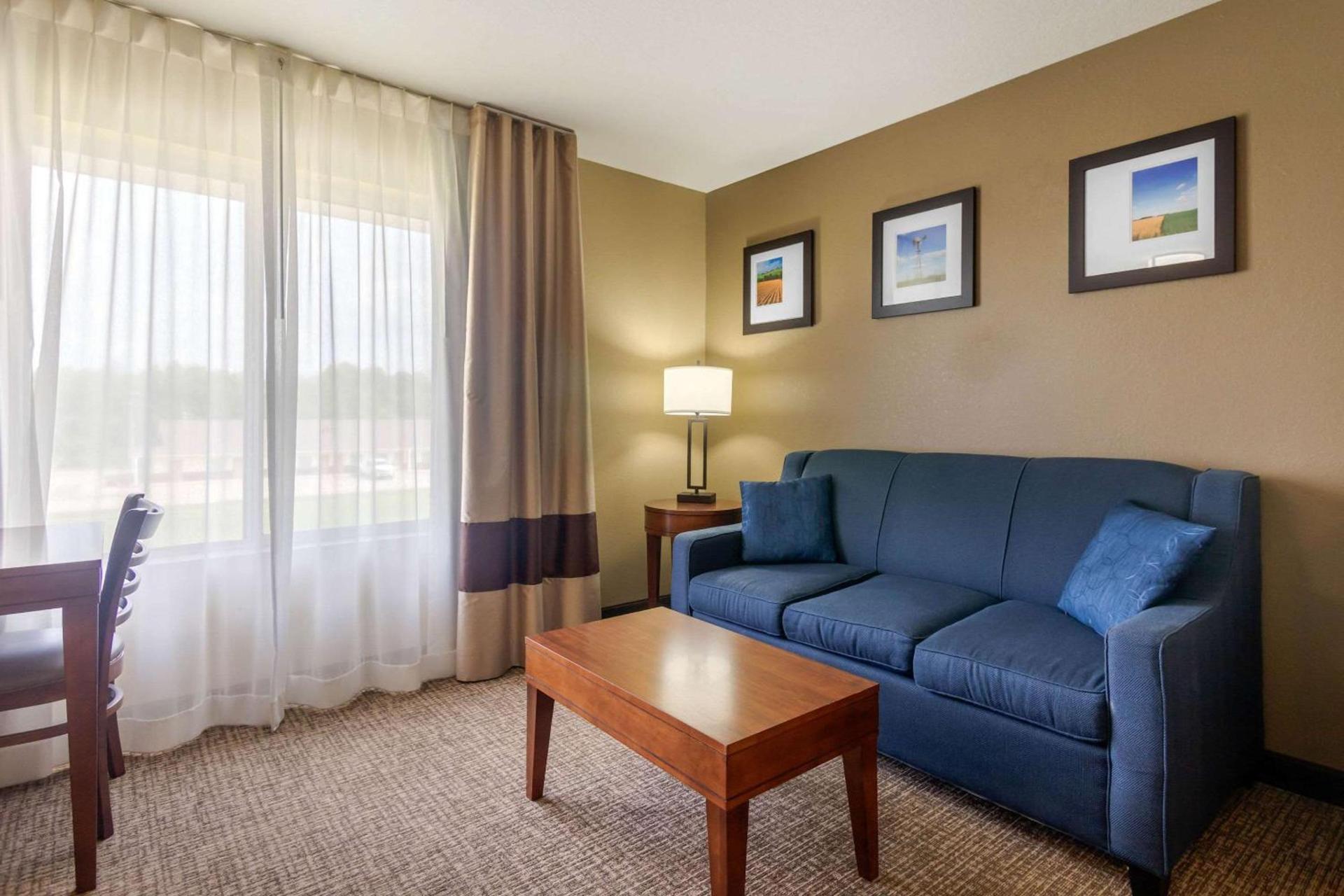 Comfort Inn & Suites Pittsburg KS photo 12