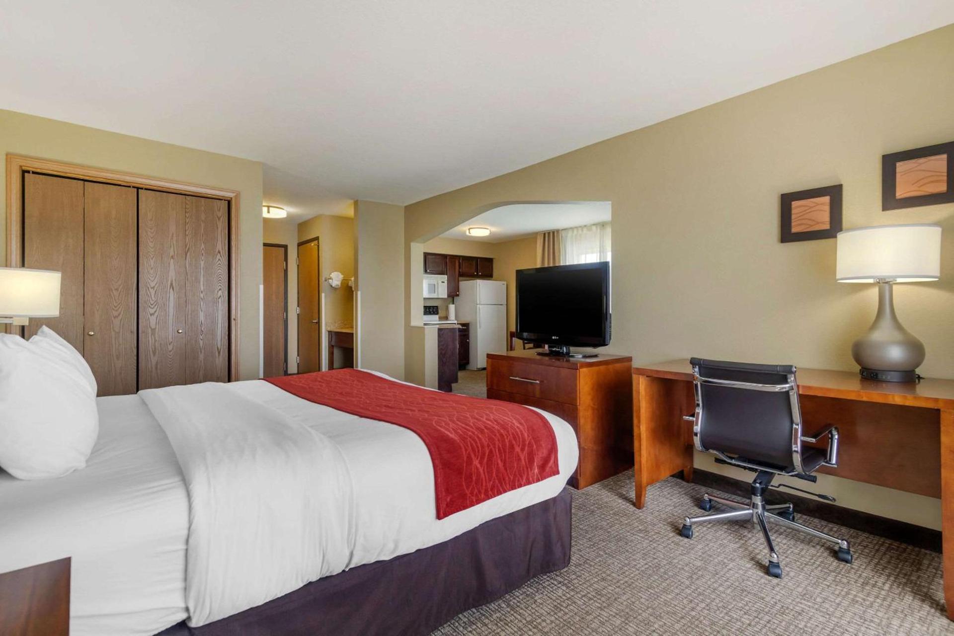 Comfort Inn & Suites Pittsburg KS photo 18
