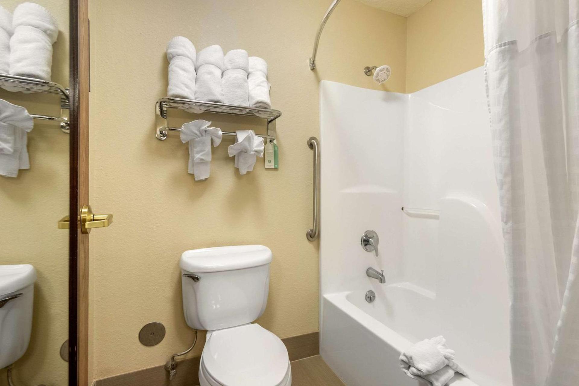 Comfort Inn & Suites Pittsburg KS photo 27