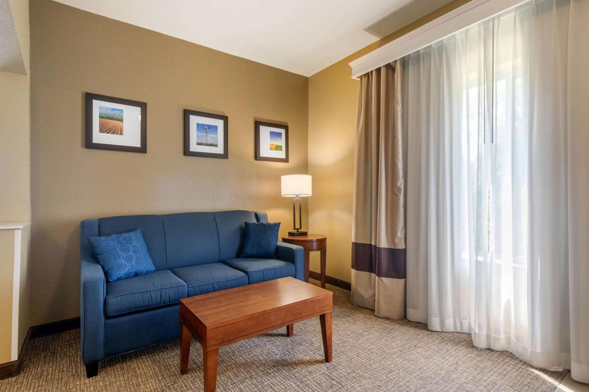Comfort Inn & Suites Pittsburg KS photo 19