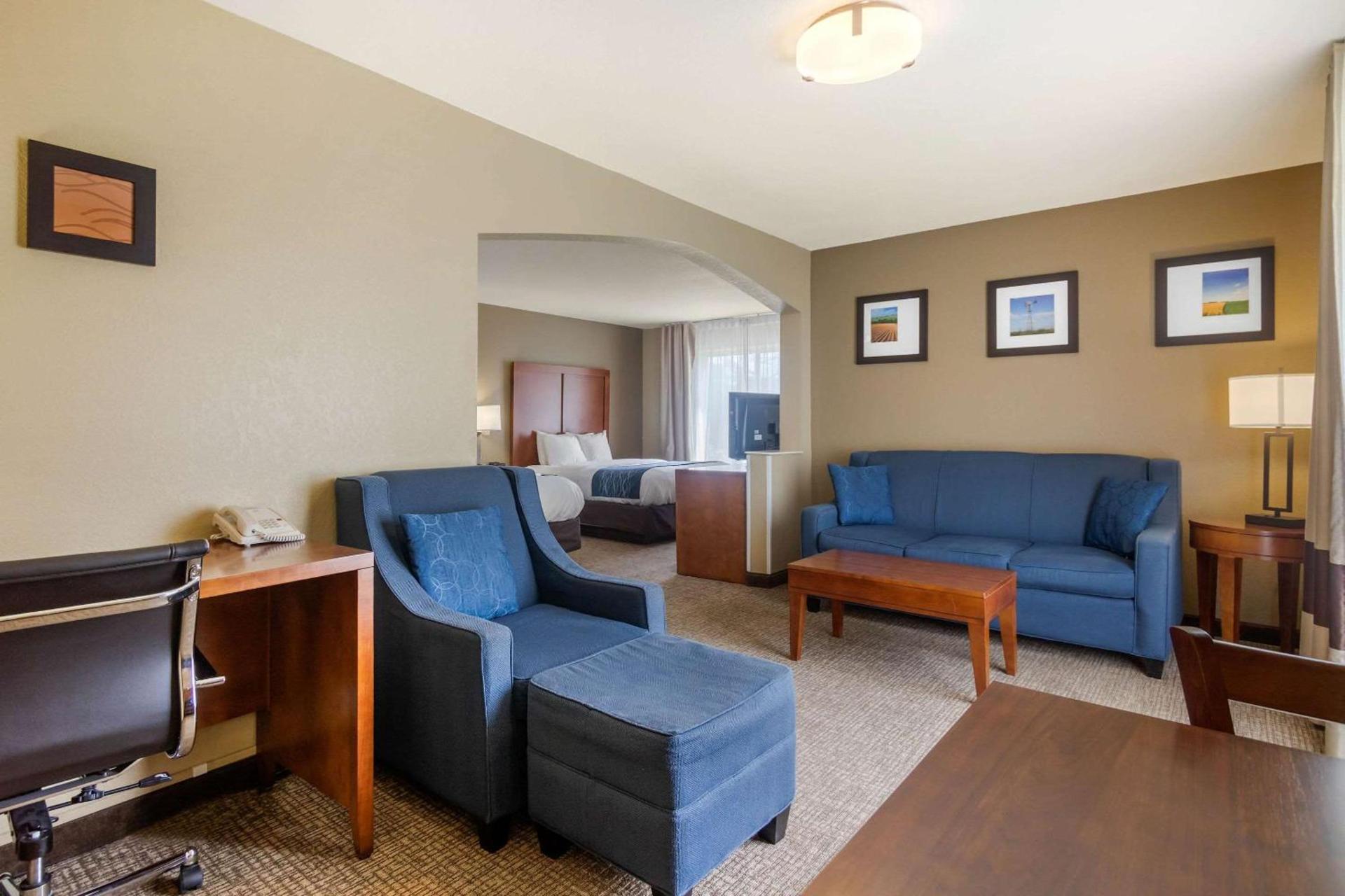 Comfort Inn & Suites Pittsburg KS photo 3
