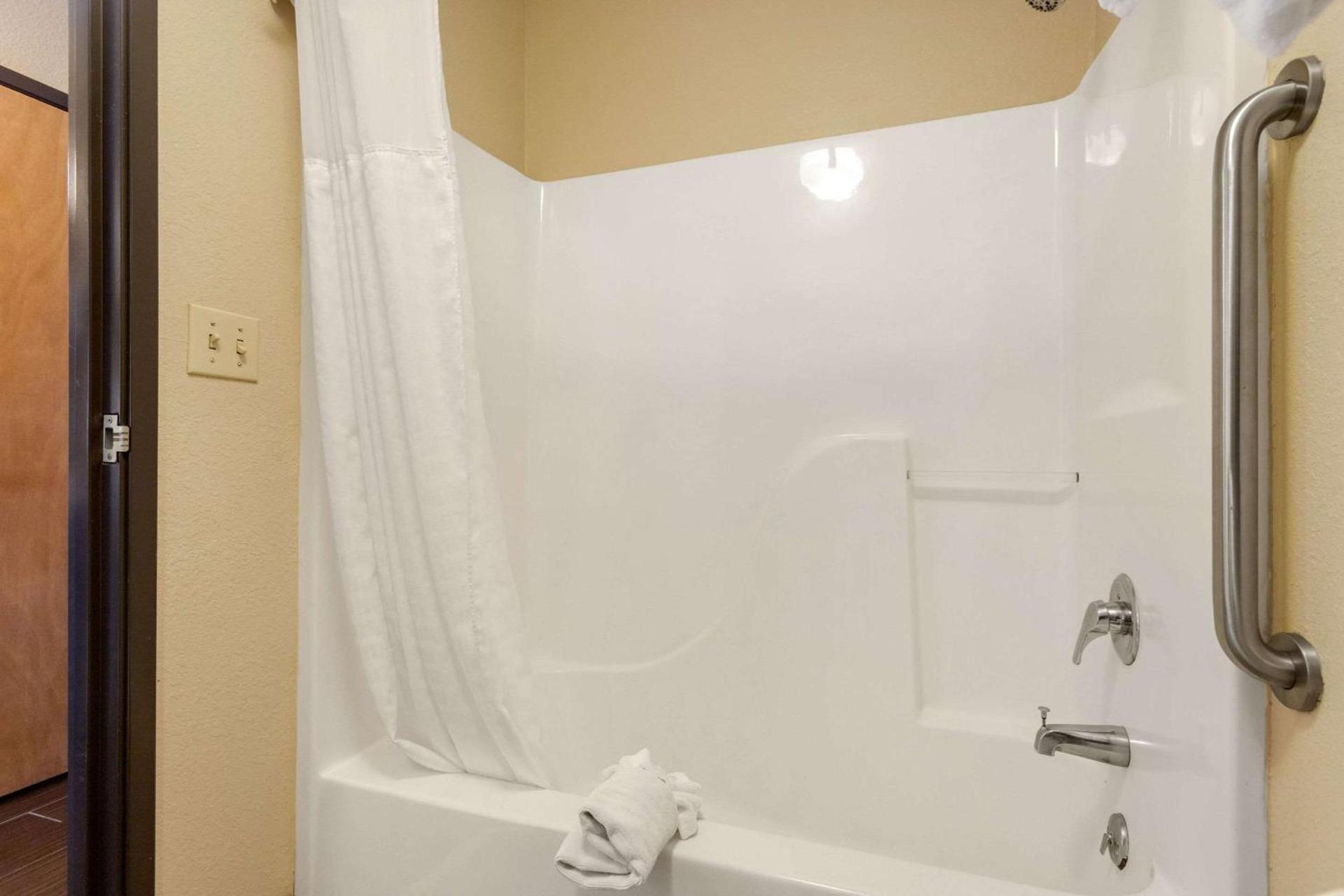 Comfort Inn & Suites Pittsburg KS photo 26