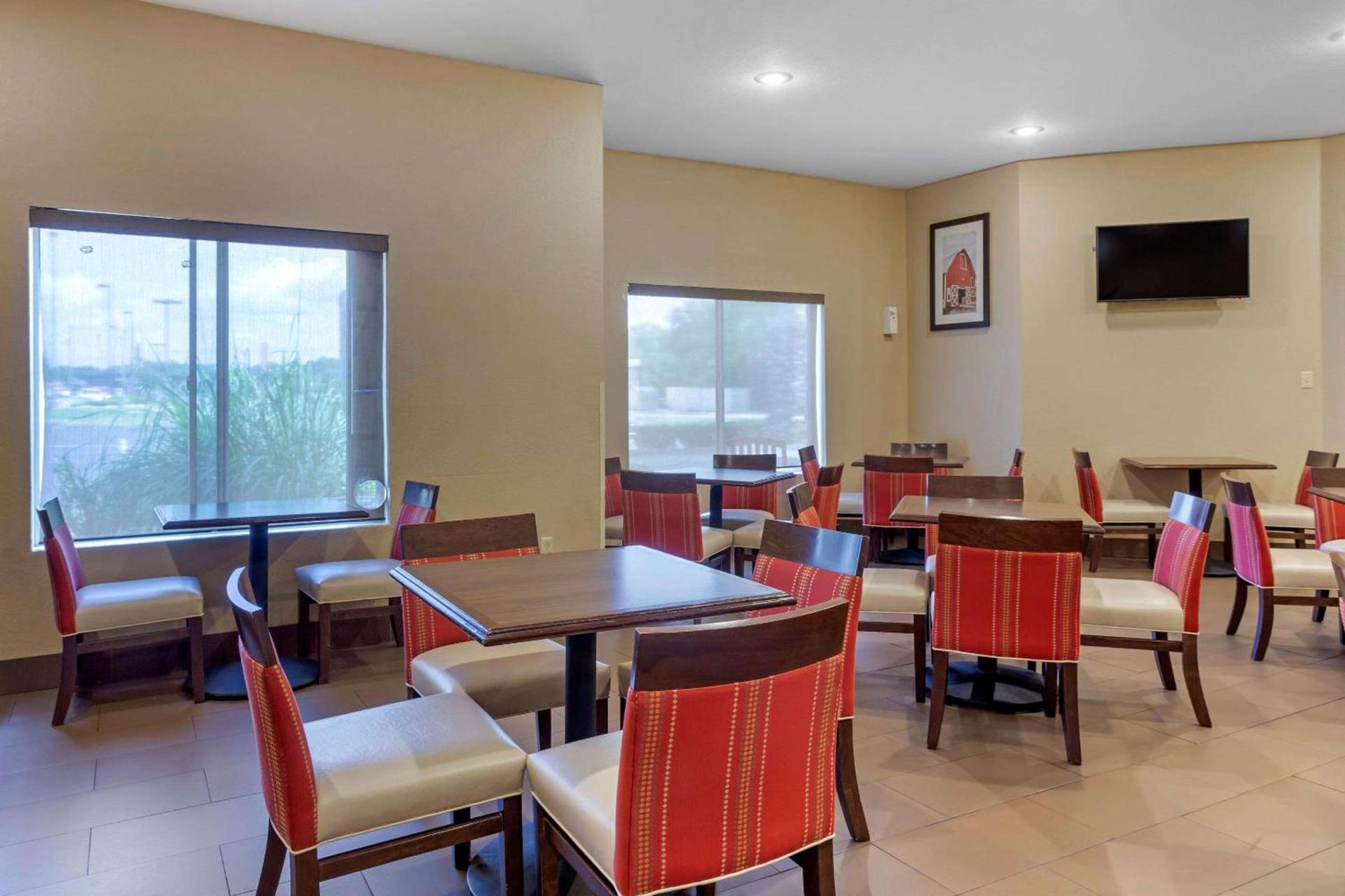 Comfort Inn & Suites Pittsburg KS photo 20