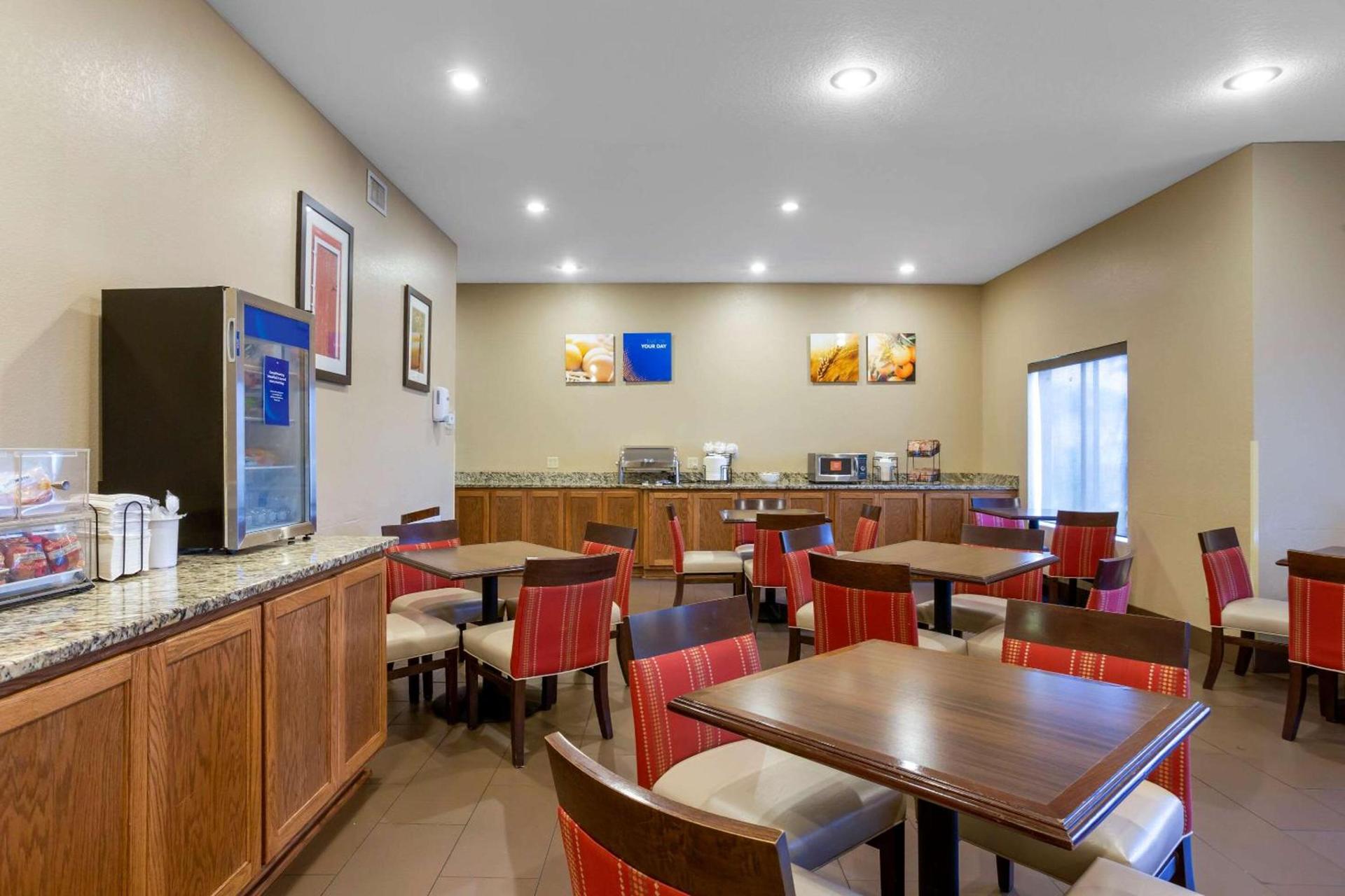 Comfort Inn & Suites Pittsburg KS photo 17