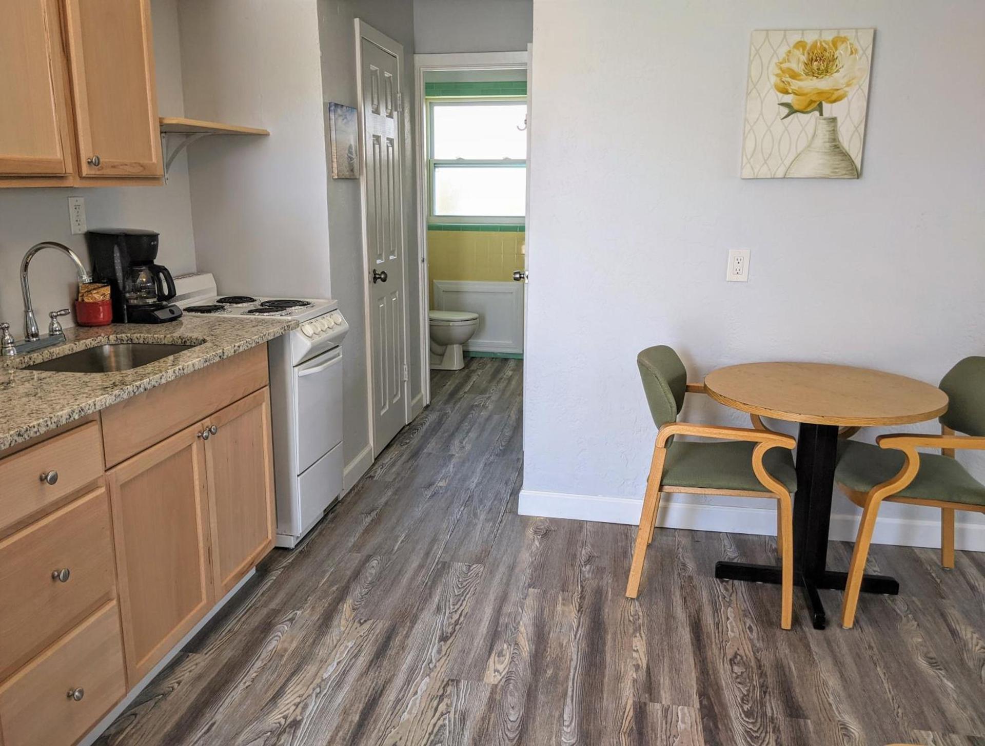 Johns Pass Beach Motel photo 59