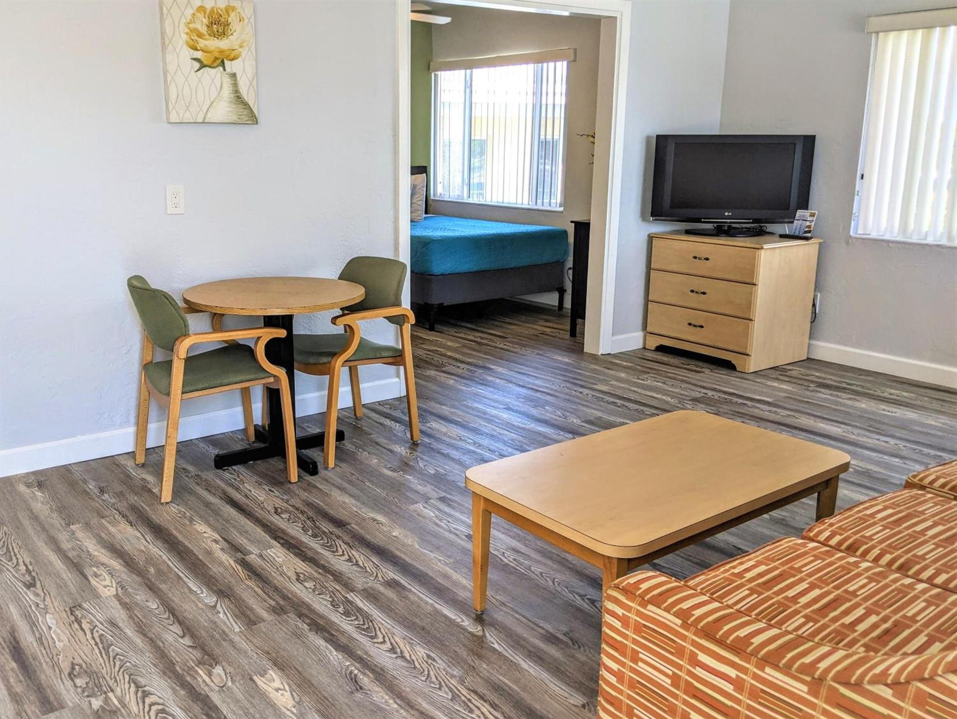 Johns Pass Beach Motel photo 39