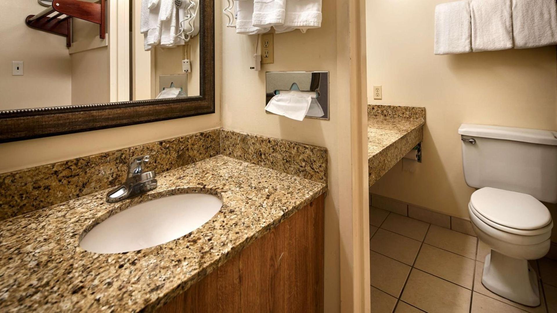 Best Western Crossroads Inn photo 9