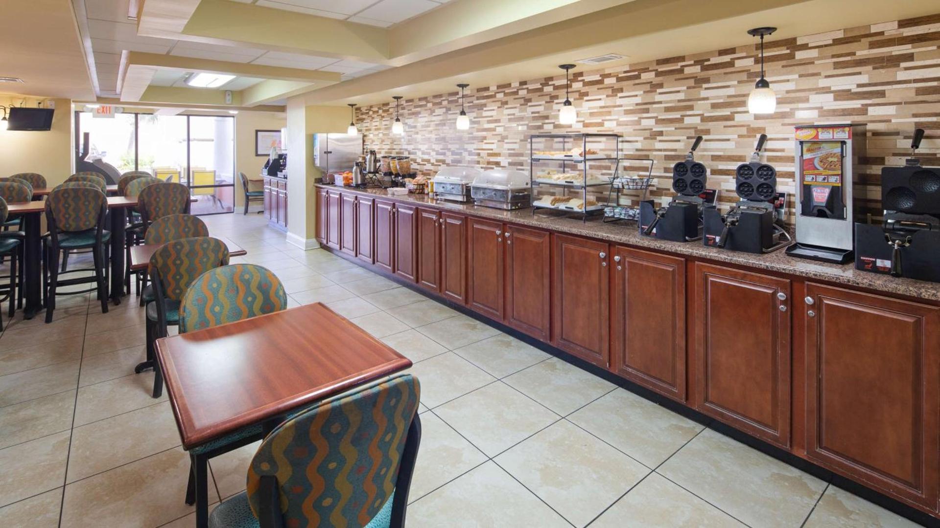 Best Western Ocean Sands Beach Resort photo 55