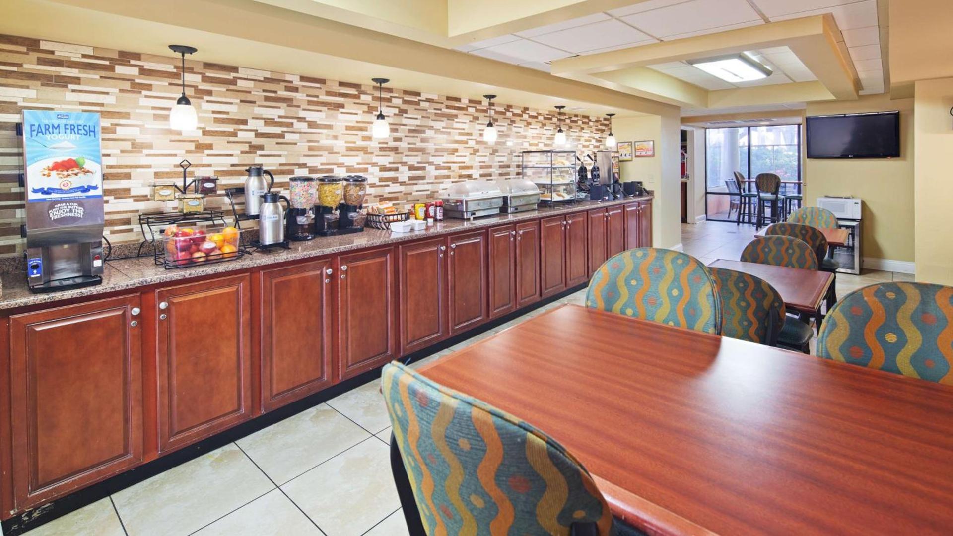 Best Western Ocean Sands Beach Resort photo 49