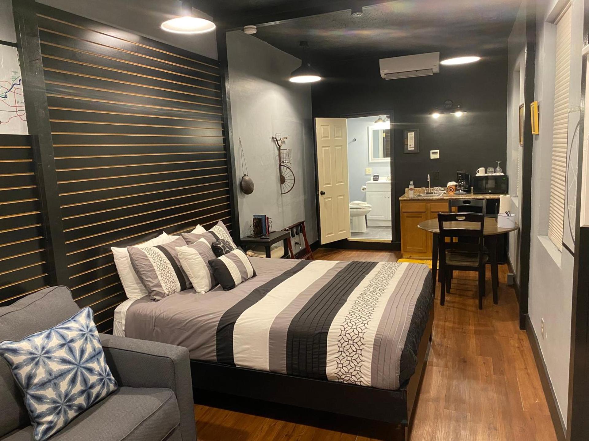 Hermann Crown Suites photo 35