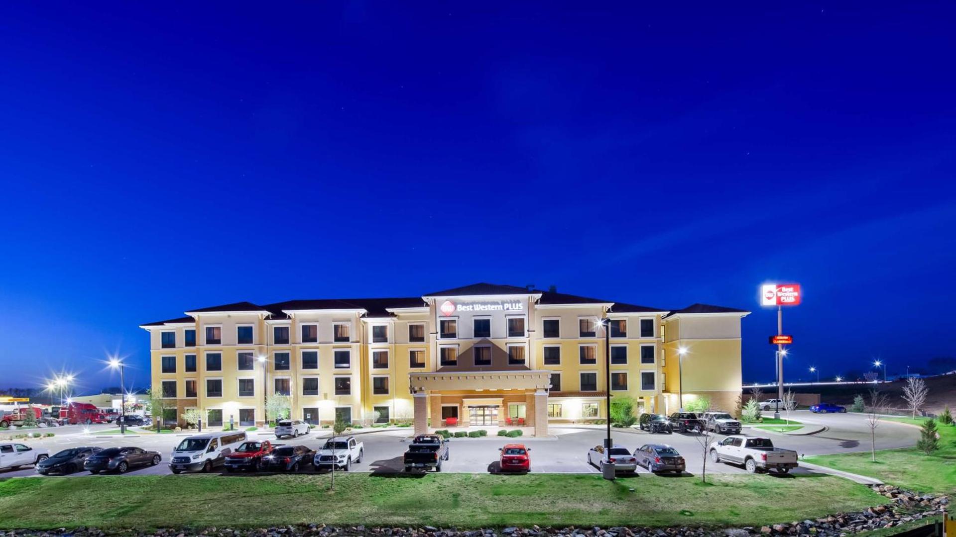Best Western Plus Hudson Hotel & Suites photo 10