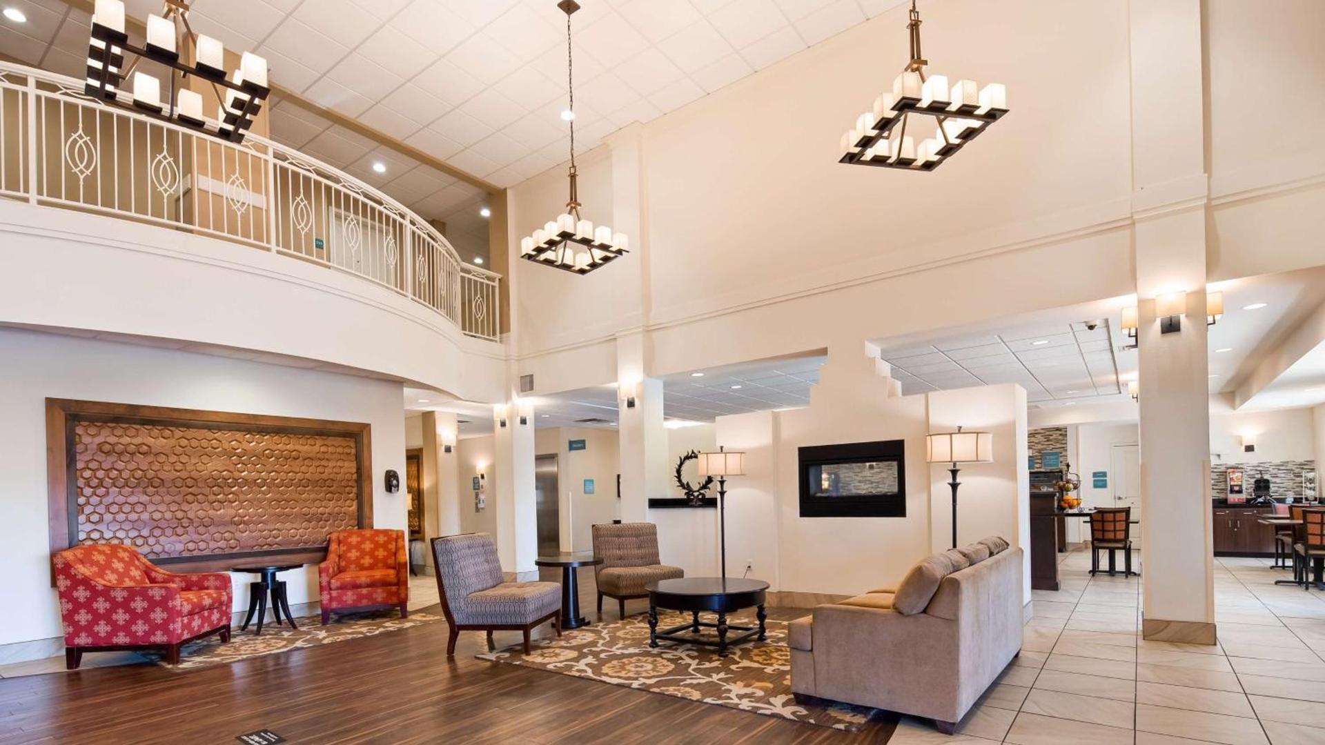 Best Western Plus Hudson Hotel & Suites photo 2