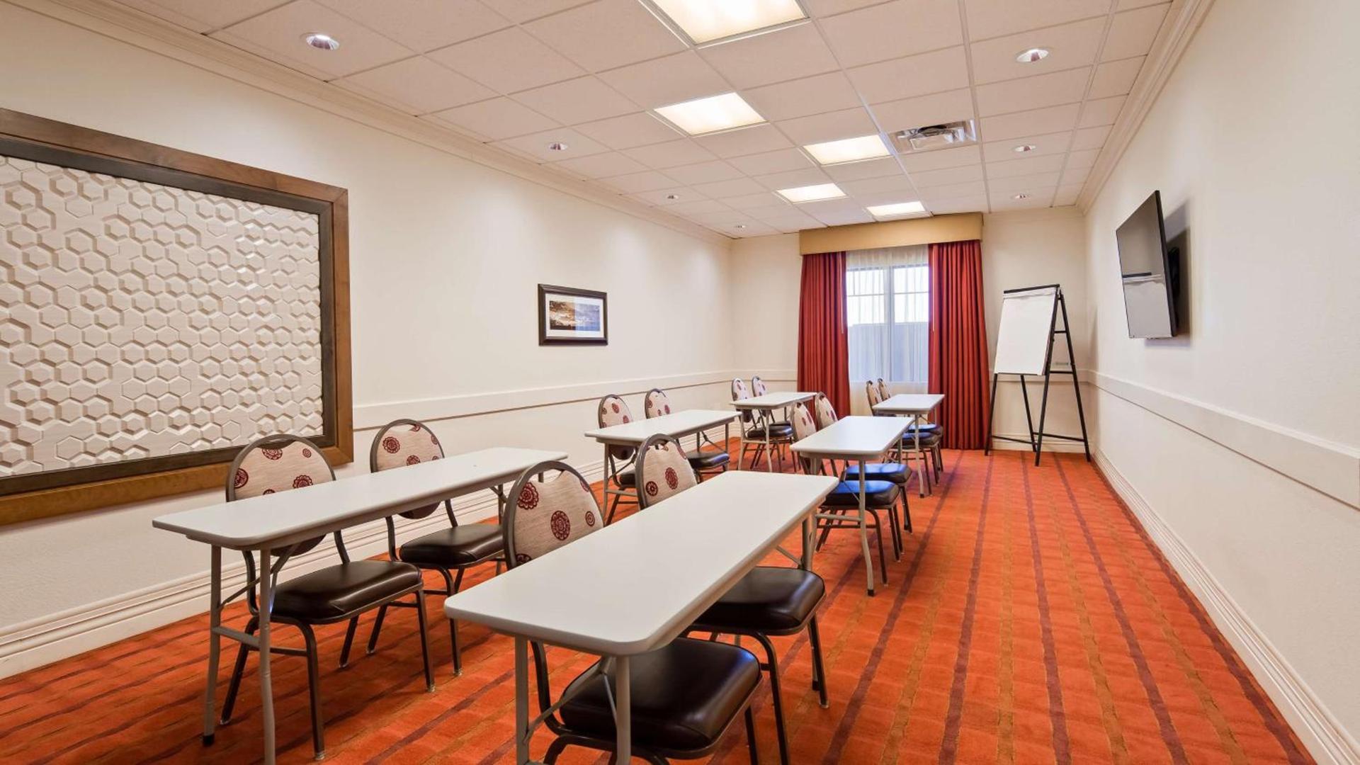 Best Western Plus Hudson Hotel & Suites photo 38