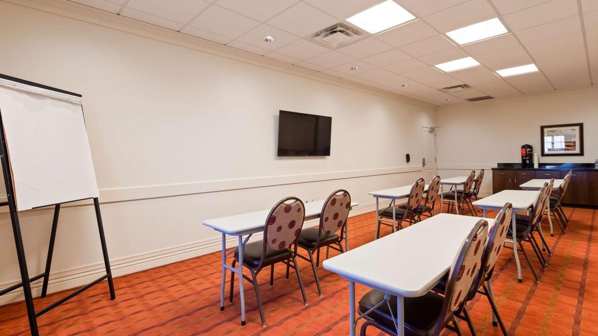Best Western Plus Hudson Hotel & Suites photo 9
