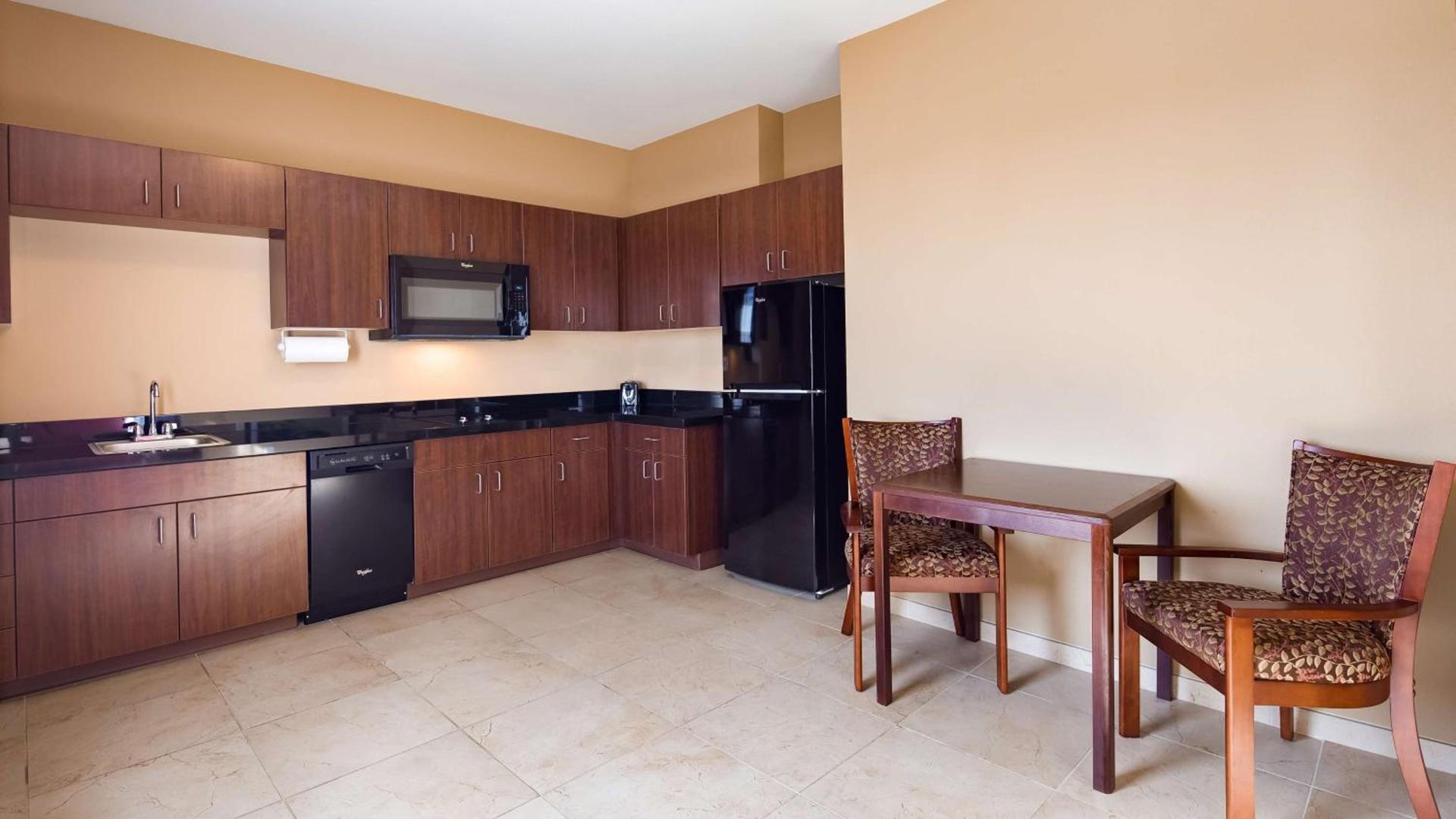 Best Western Plus Hudson Hotel & Suites photo 20