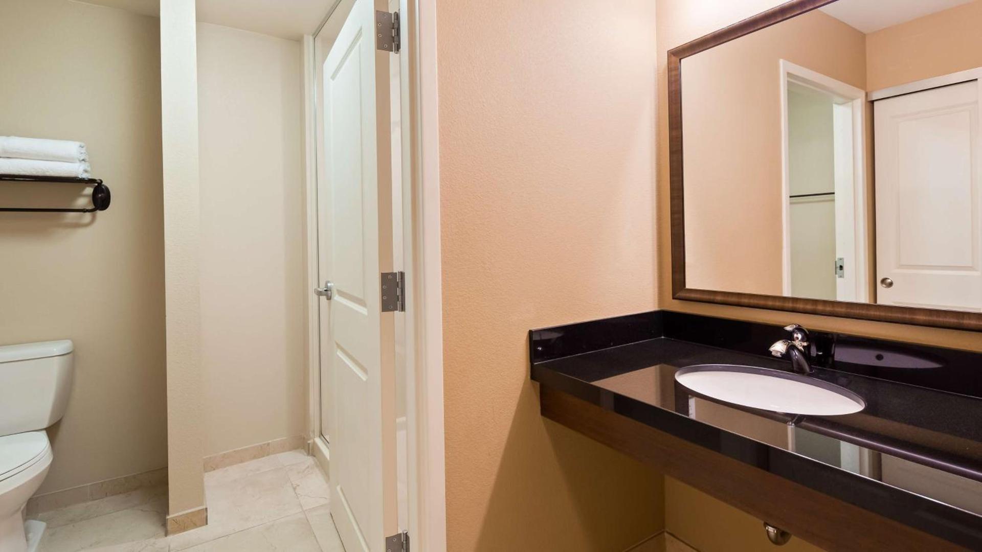Best Western Plus Hudson Hotel & Suites photo 31