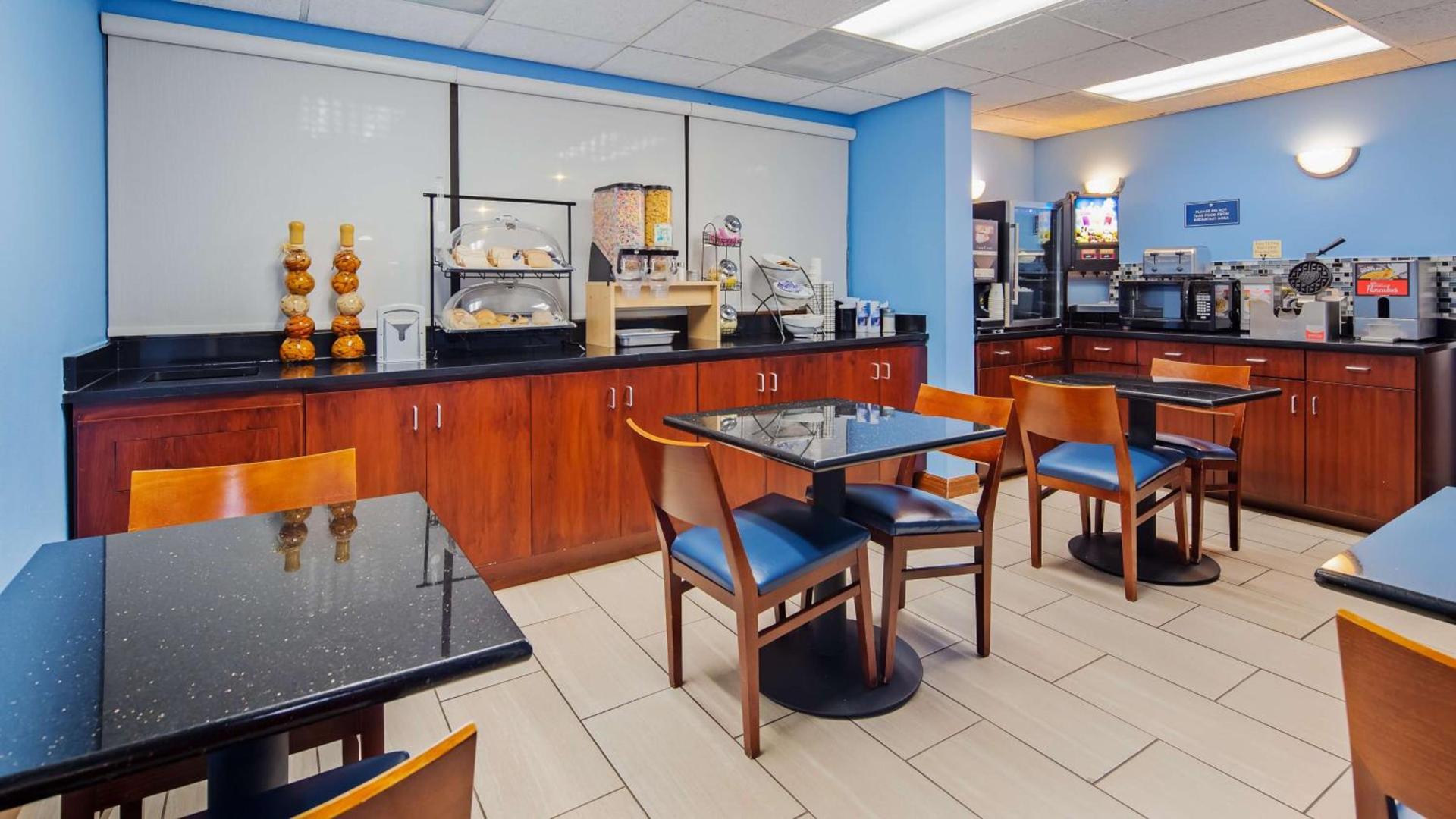 SureStay Hotel by Best Western Lenoir City photo 7