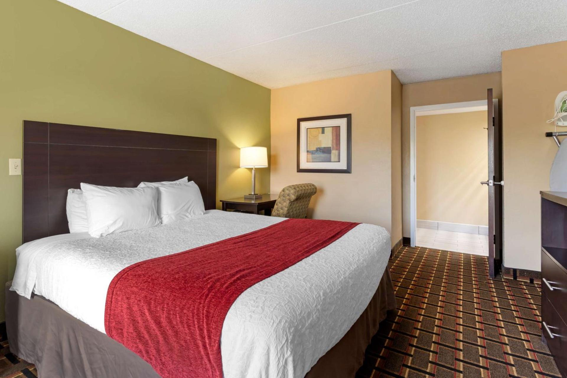 SureStay Hotel by Best Western Lenoir City photo 13