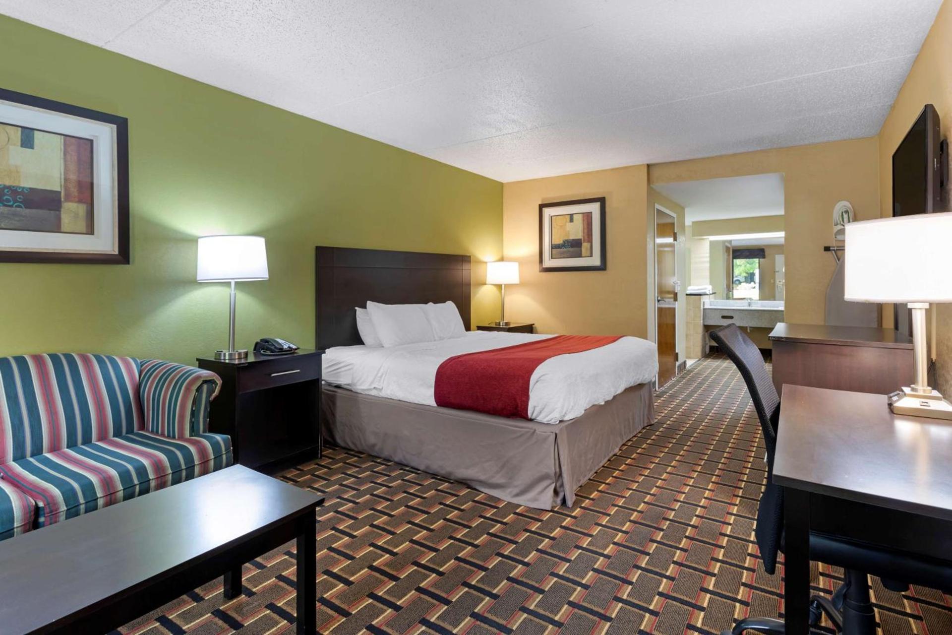 SureStay Hotel by Best Western Lenoir City photo 16