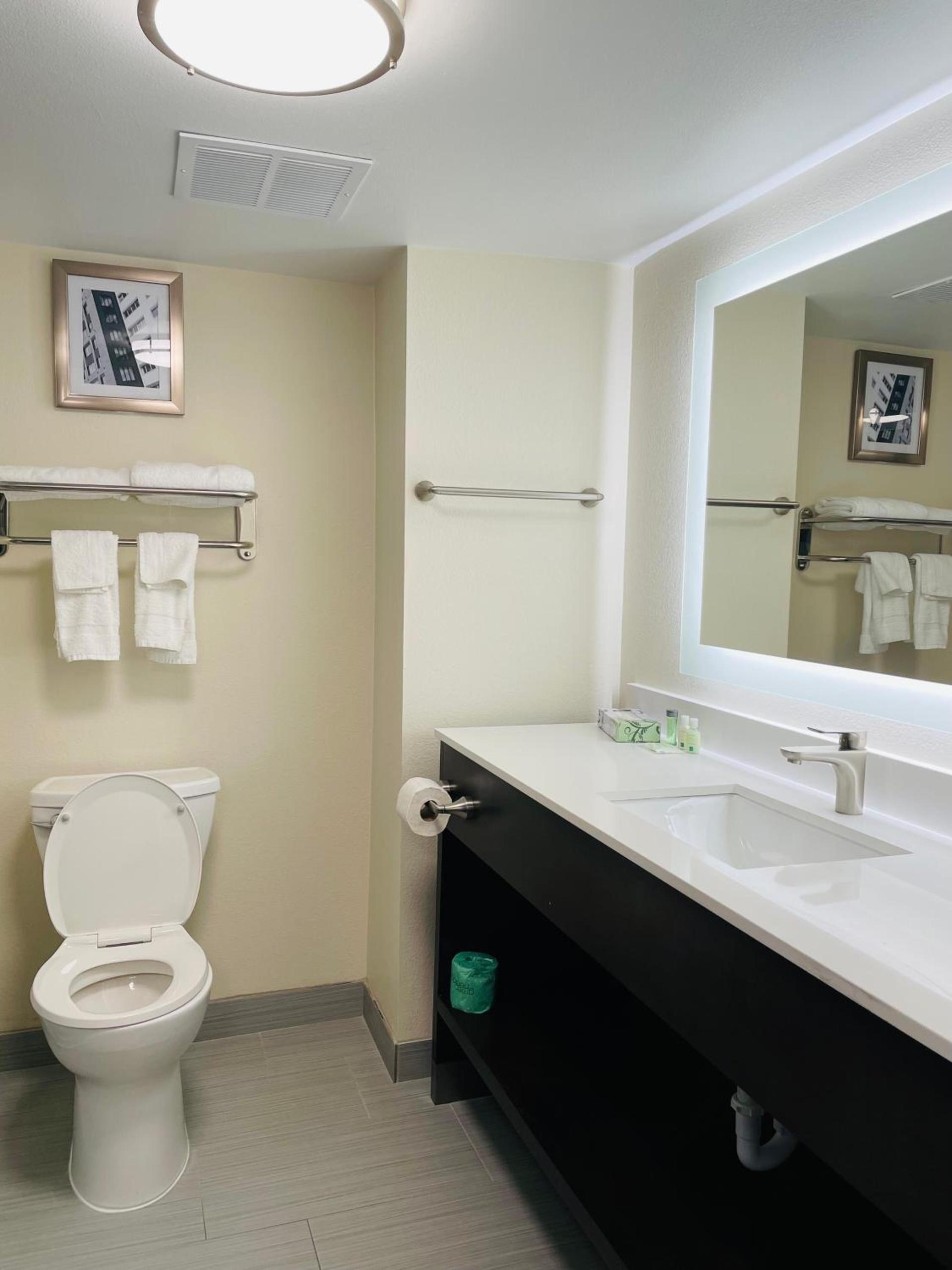 Quality Inn & Suites Lake Charles South photo 26