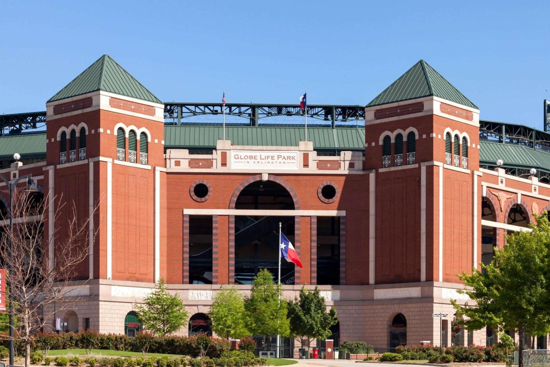 Howard Johnson by Wyndham Arlington Ballpark / Six Flags photo 13