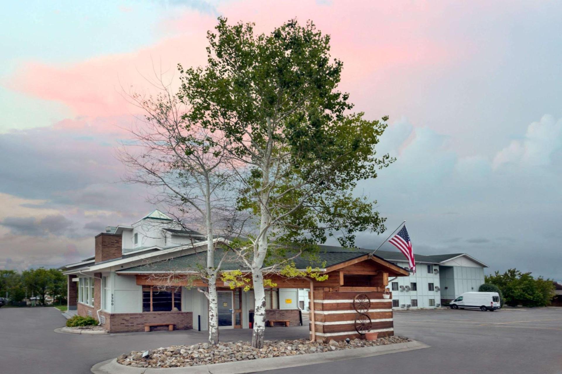Super 8 by Wyndham Helena photo 2