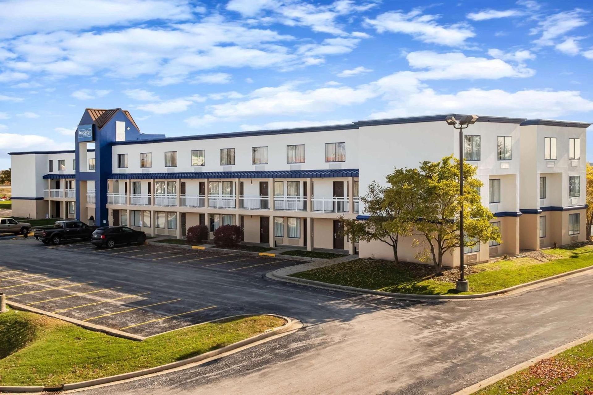 Travelodge by Wyndham Fort Wayne North photo 25