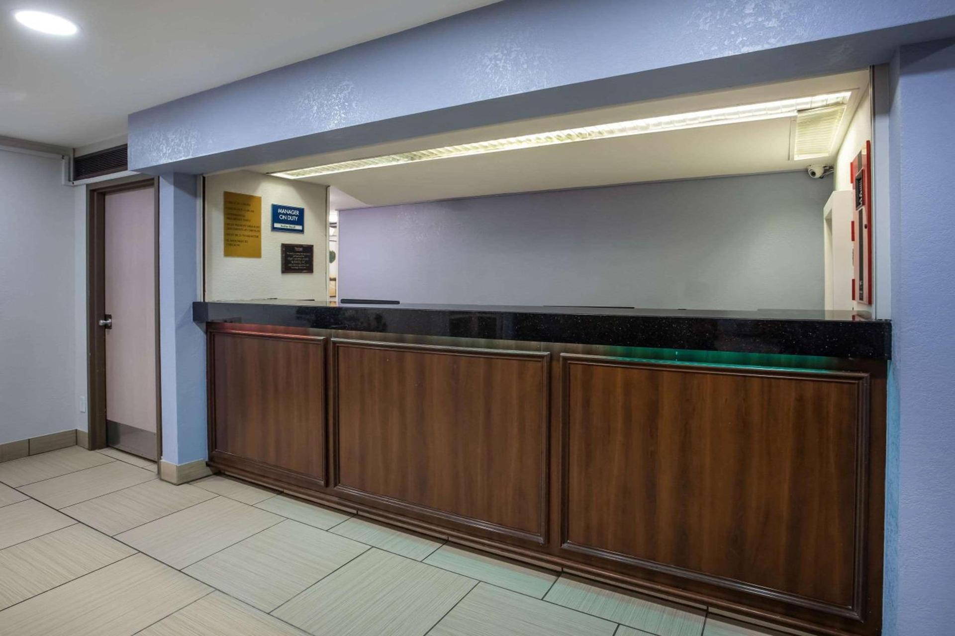 Travelodge by Wyndham Fort Wayne North photo 27