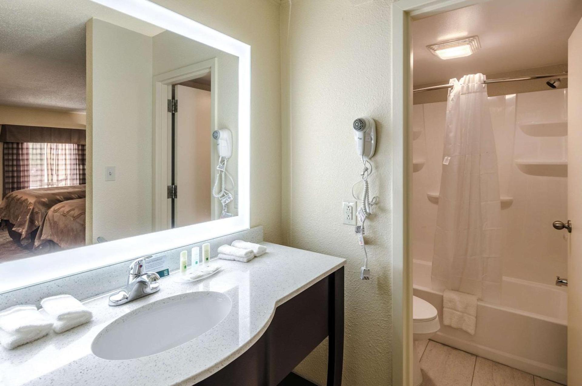 Quality Inn Tanglewood photo 19