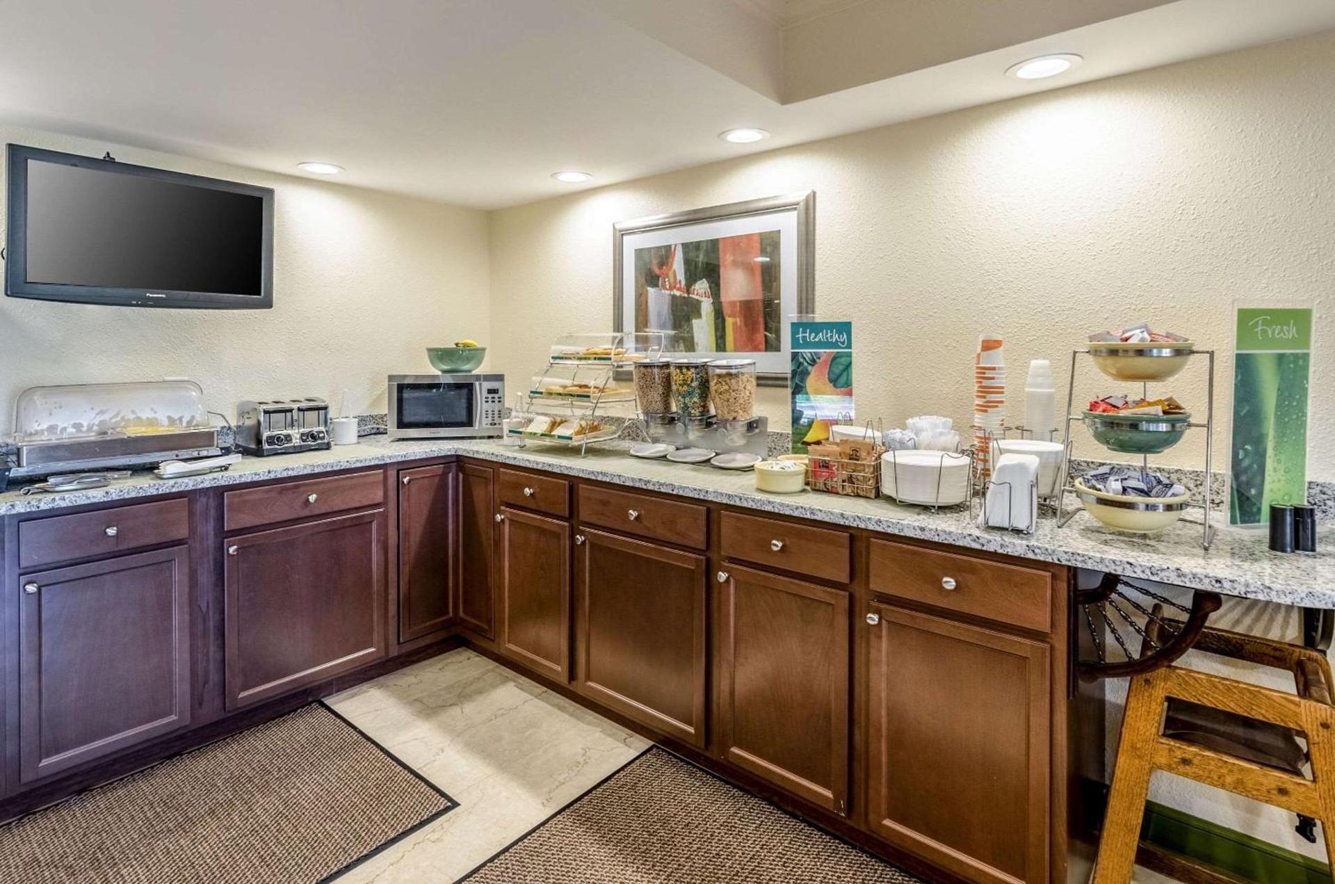 Quality Inn Tanglewood photo 33