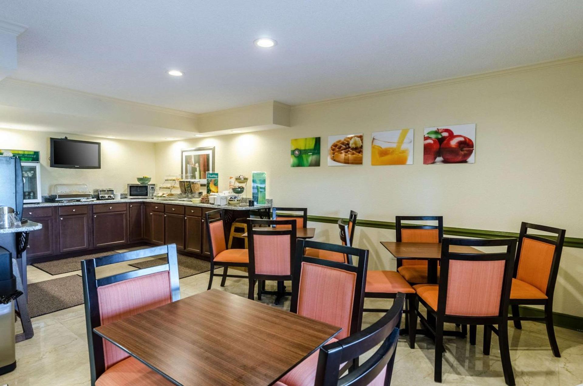 Quality Inn Tanglewood photo 34