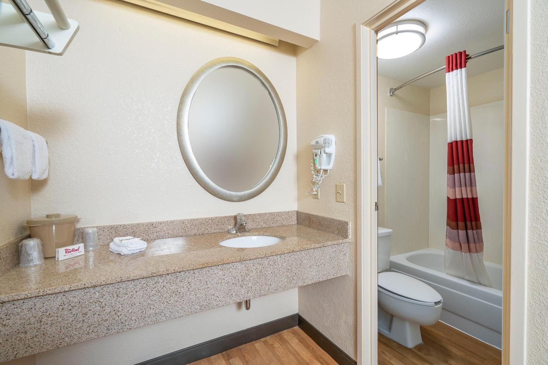 Red Roof Inn Detroit-Rochester Hills/ Auburn Hills photo 23
