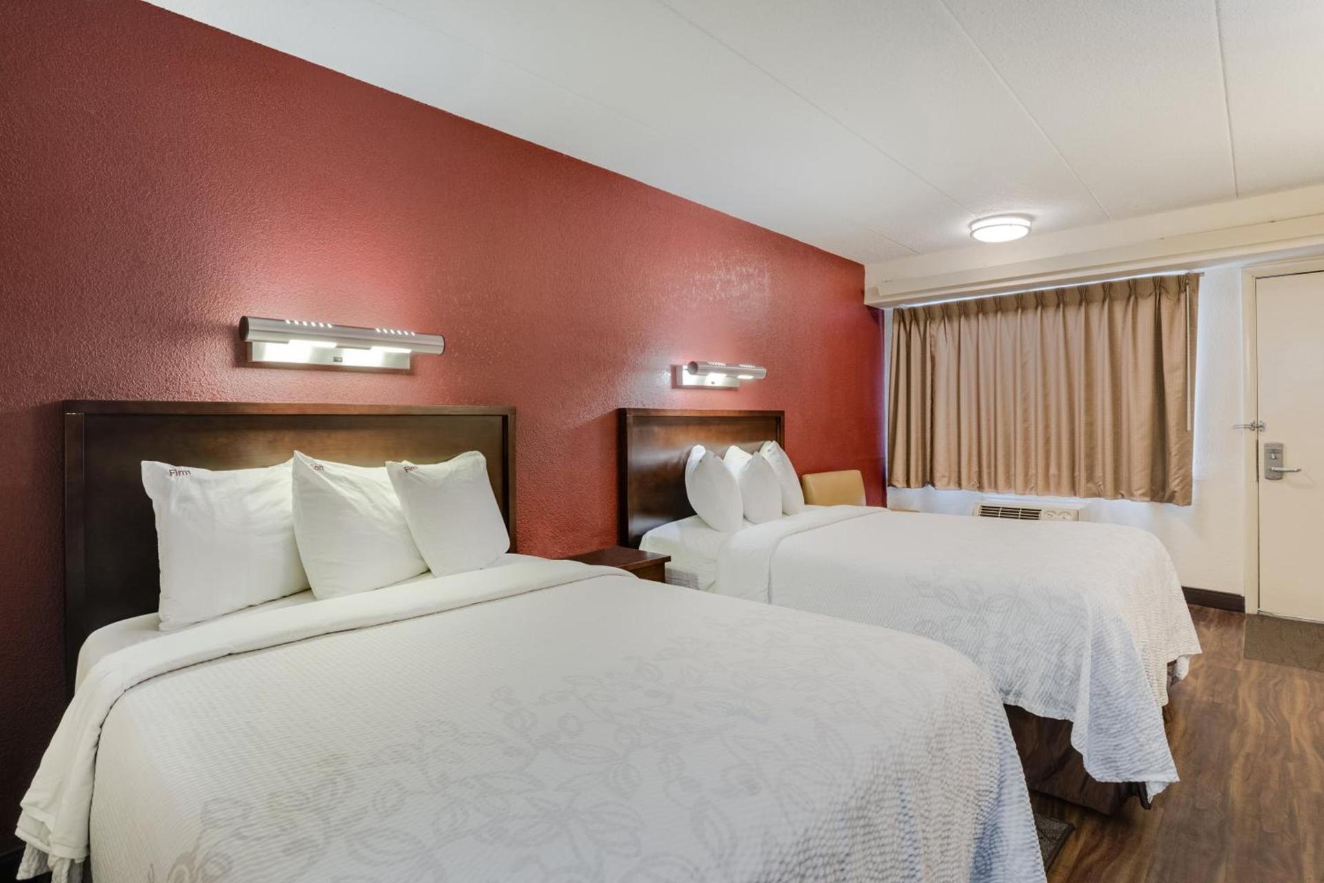 Super 8 by Wyndham Deerfield - Northbrook photo 29