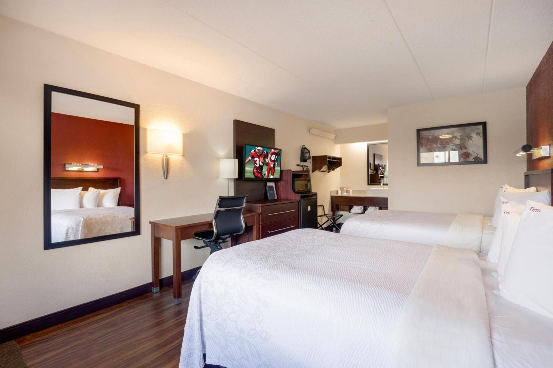 Super 8 by Wyndham Deerfield - Northbrook photo 30
